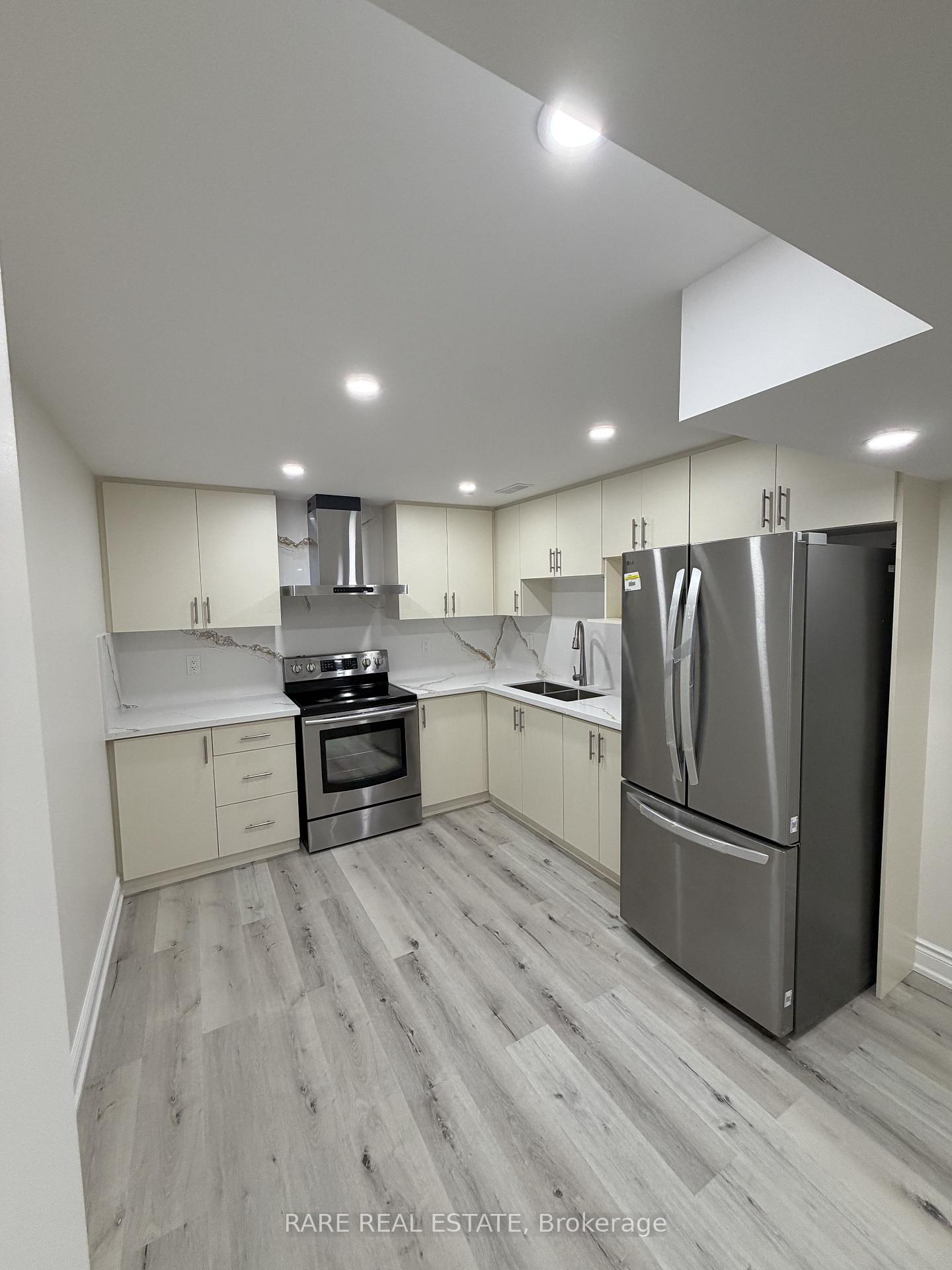 Front of Unit Lower, 6 Country Ridge Court