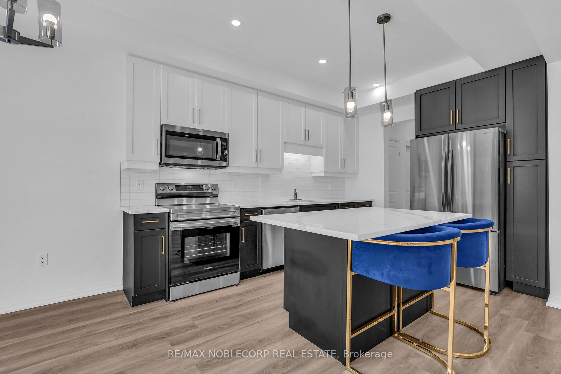 Photo 10 of 7396 Matteo Drive, Niagara Falls, Brown — HOMEH