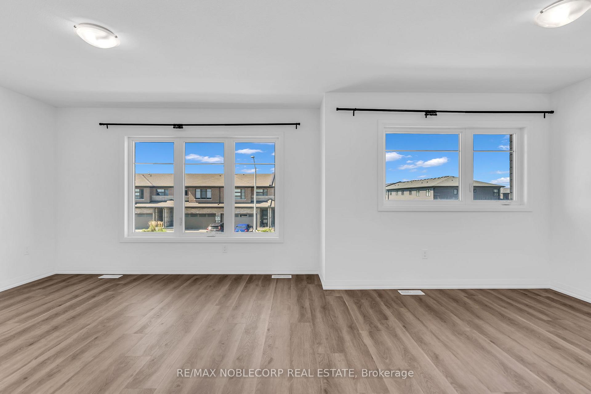 Photo 16 of 7396 Matteo Drive, Niagara Falls, Brown — HOMEH