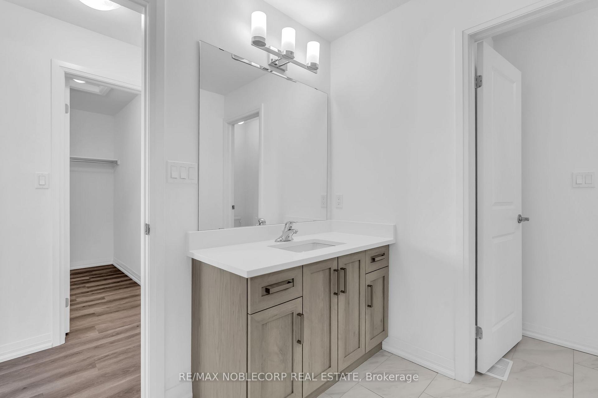 Photo 19 of 7396 Matteo Drive, Niagara Falls, Brown — HOMEH