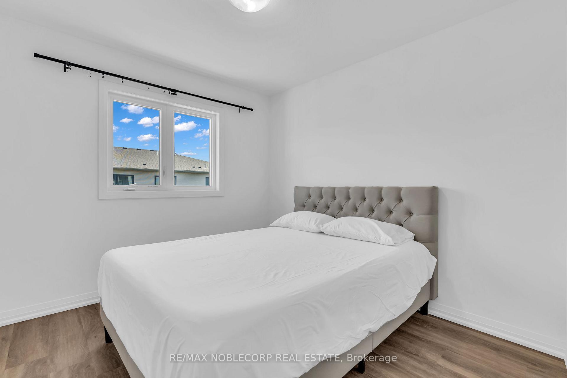 Photo 23 of 7396 Matteo Drive, Niagara Falls, Brown — HOMEH