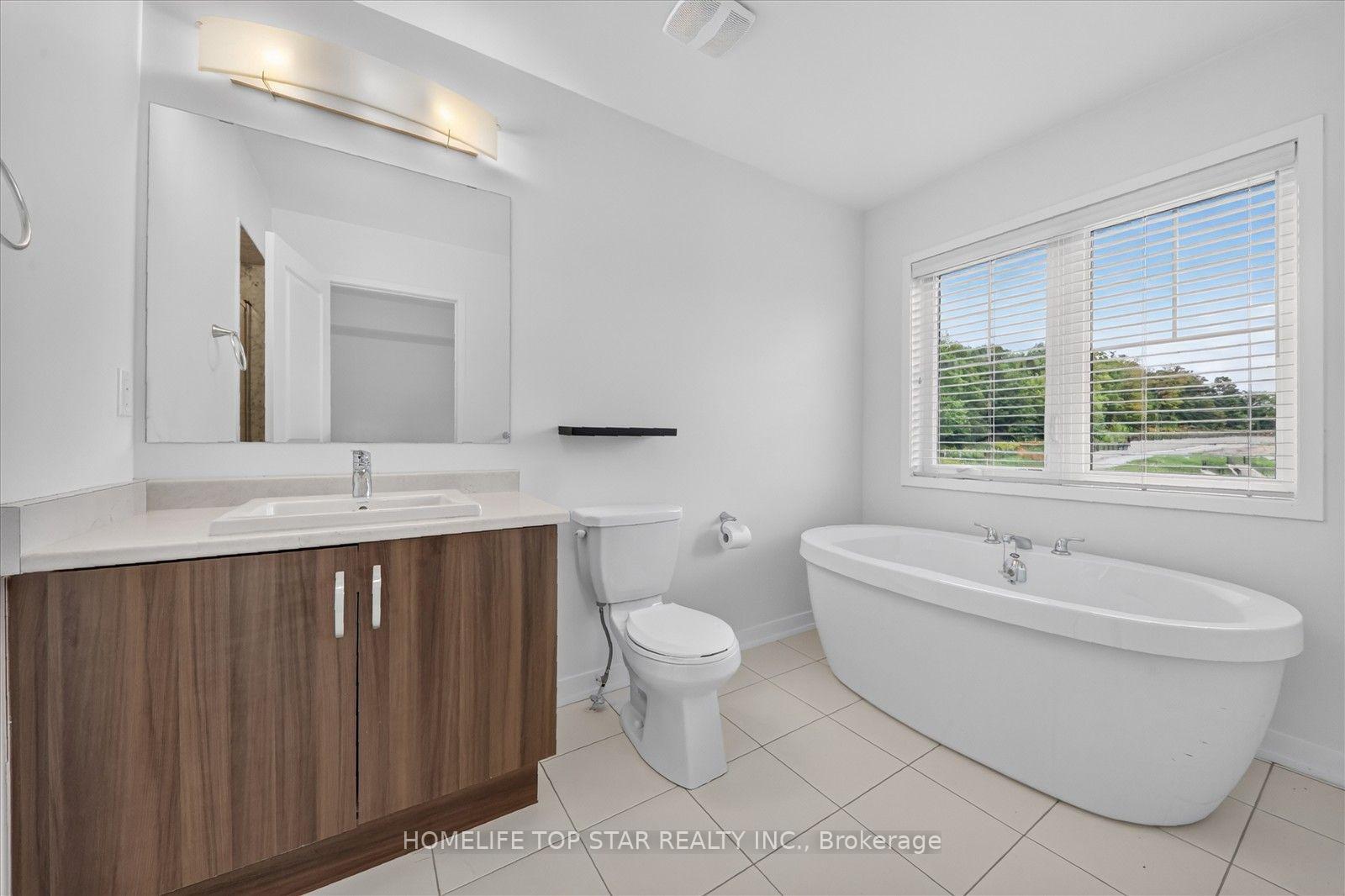 Photo 20 of 226 Bennett Street, Newmarket, Glenway Estates — HOMEH