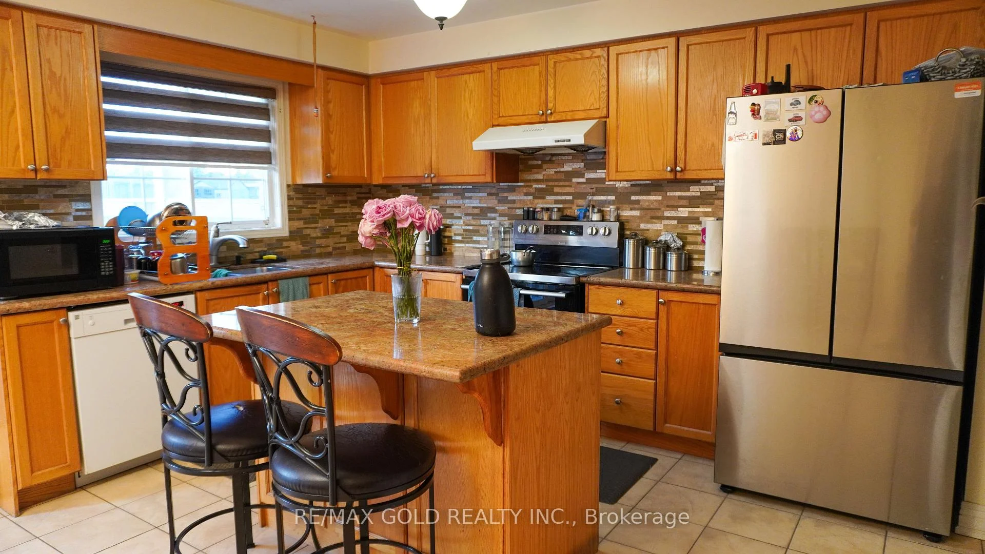 Photo 5 of 86 Turquoise Crescent, Brampton, Bram East — HOMEH