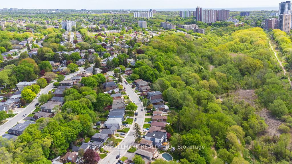 Photo 41 of 43 Ferris Road, Toronto, O'Connor-Parkview — HOMEH