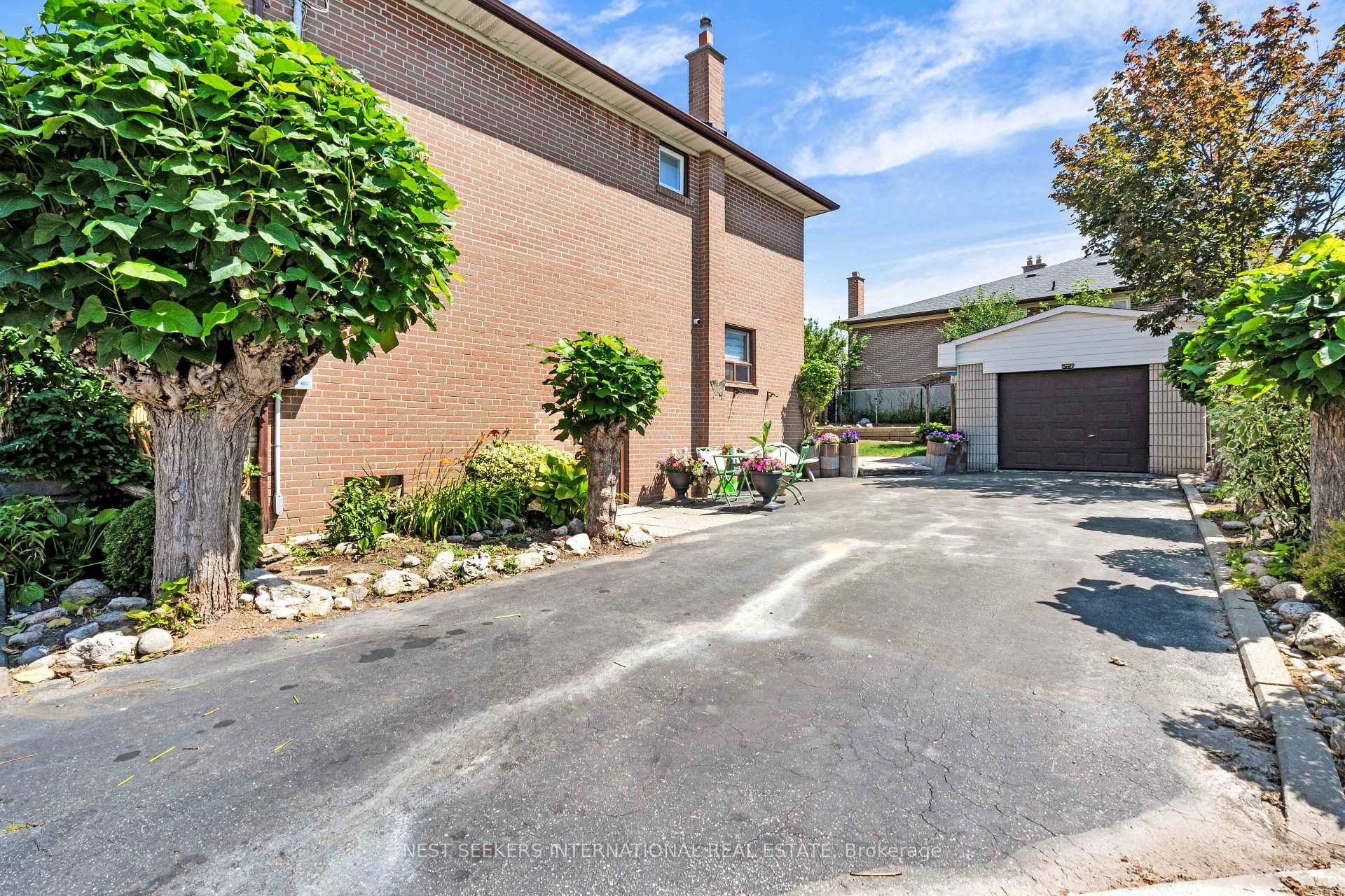 Photo 3 of 65 Orchardcroft Crescent, North York, York University Heights — HOMEH