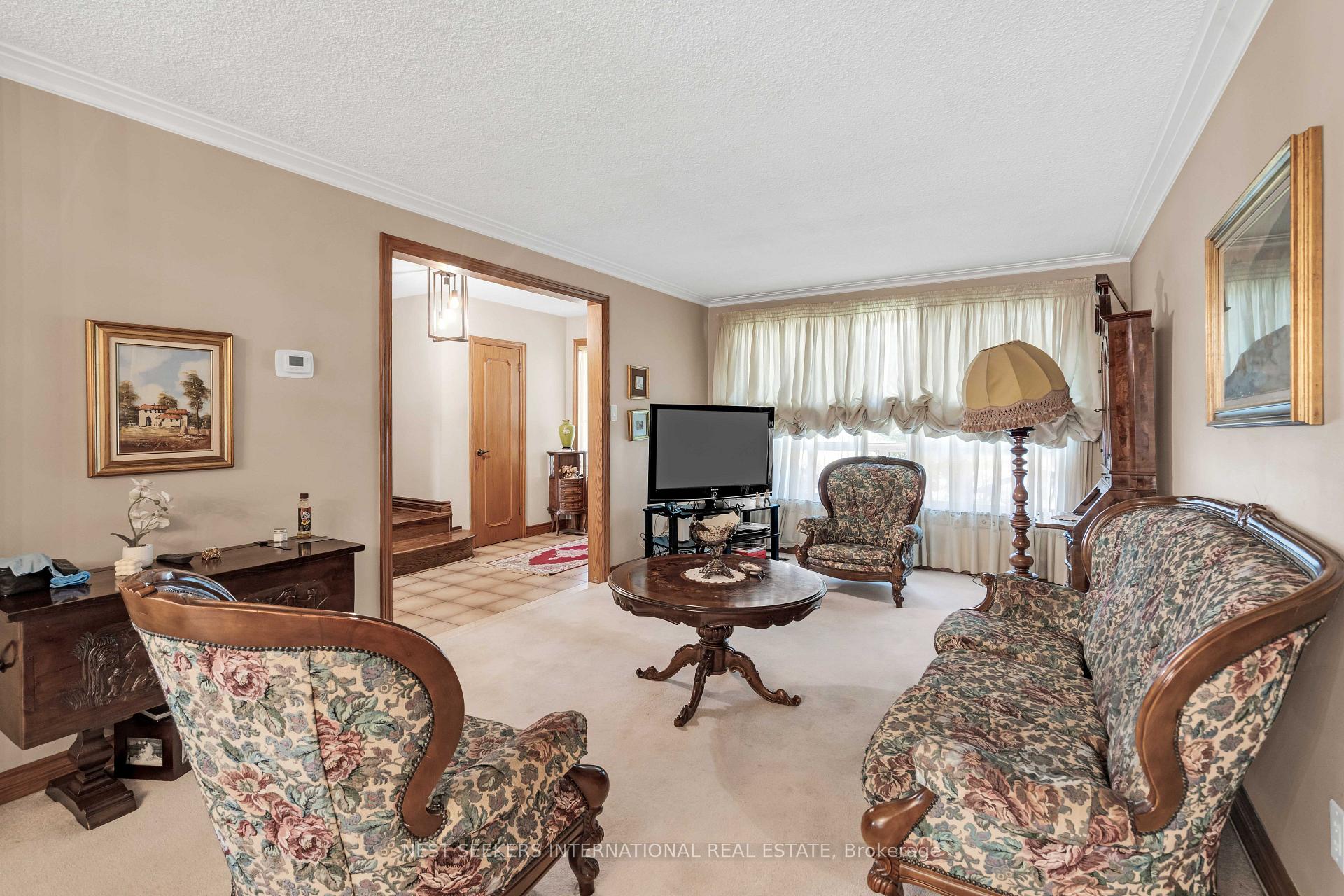 Photo 10 of 65 Orchardcroft Crescent, North York, York University Heights — HOMEH