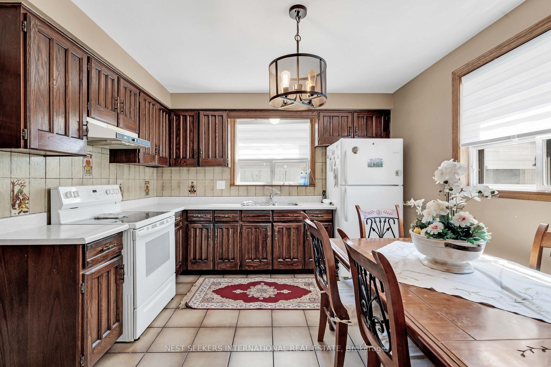Photo 14 of 65 Orchardcroft Crescent, North York, York University Heights — HOMEH