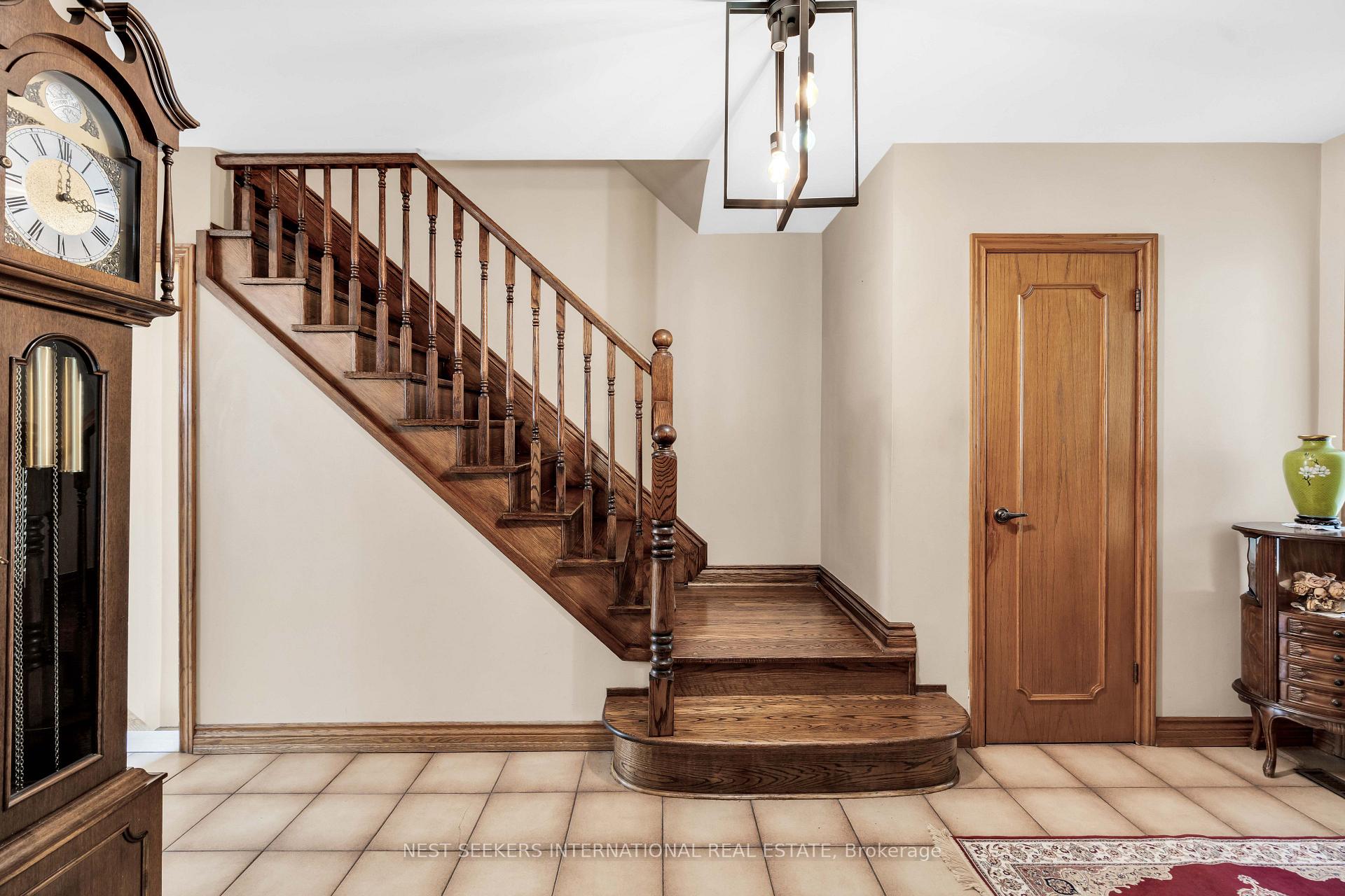 Photo 16 of 65 Orchardcroft Crescent, North York, York University Heights — HOMEH