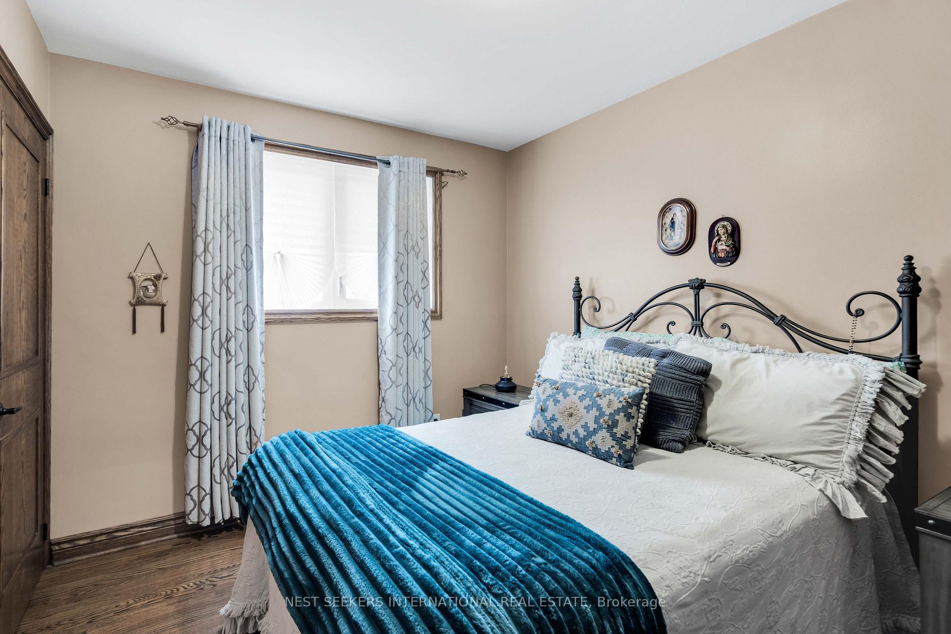Photo 19 of 65 Orchardcroft Crescent, North York, York University Heights — HOMEH