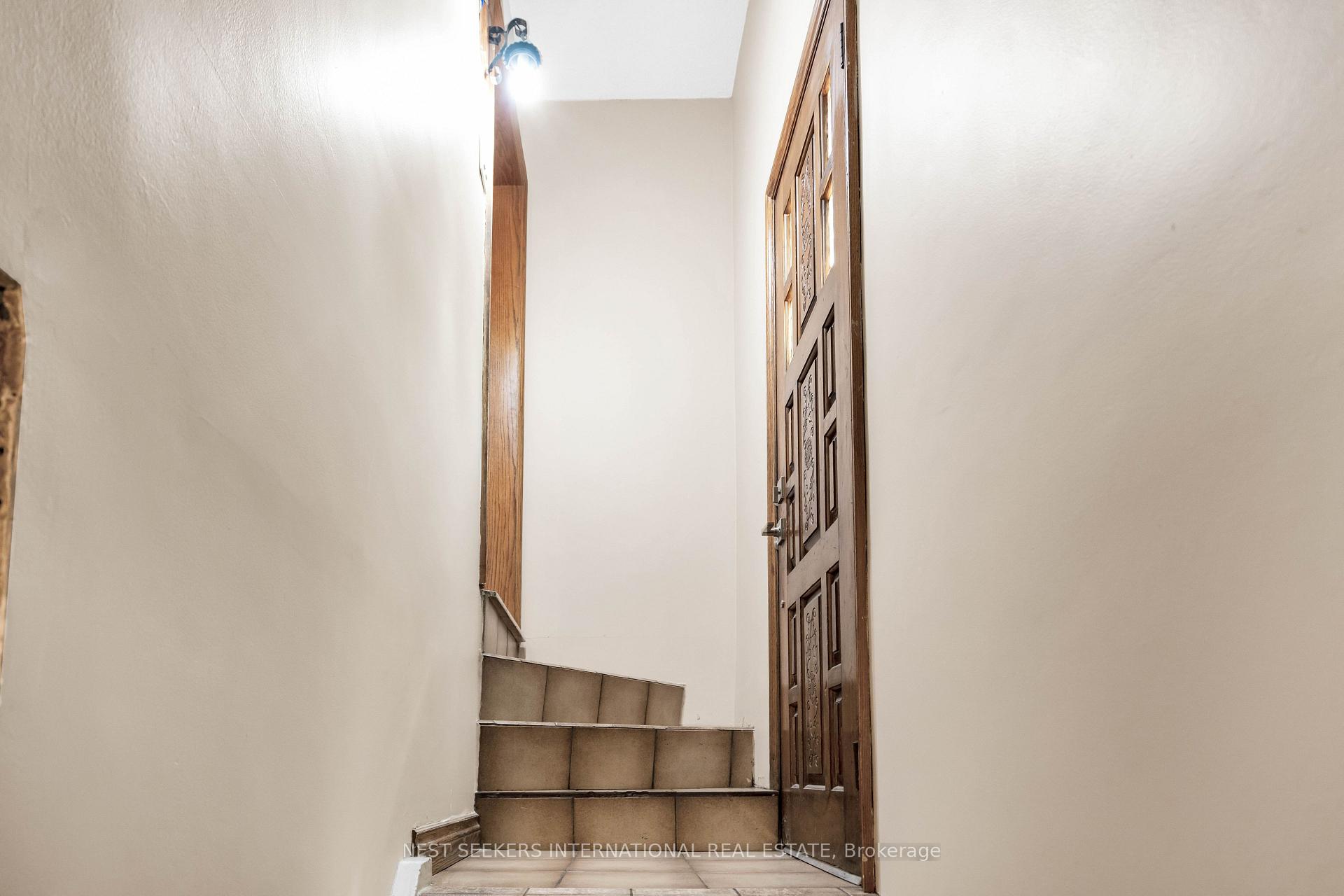 Photo 24 of 65 Orchardcroft Crescent, North York, York University Heights — HOMEH