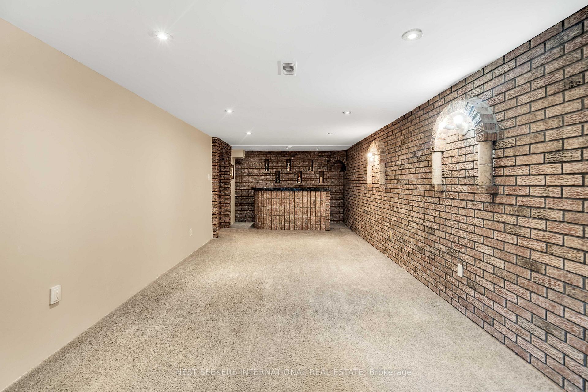 Photo 27 of 65 Orchardcroft Crescent, North York, York University Heights — HOMEH