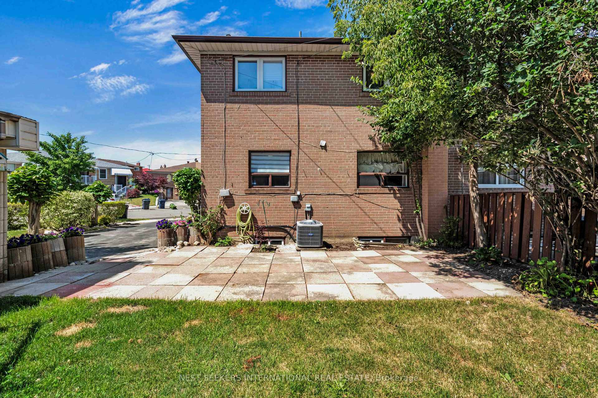 Photo 33 of 65 Orchardcroft Crescent, North York, York University Heights — HOMEH