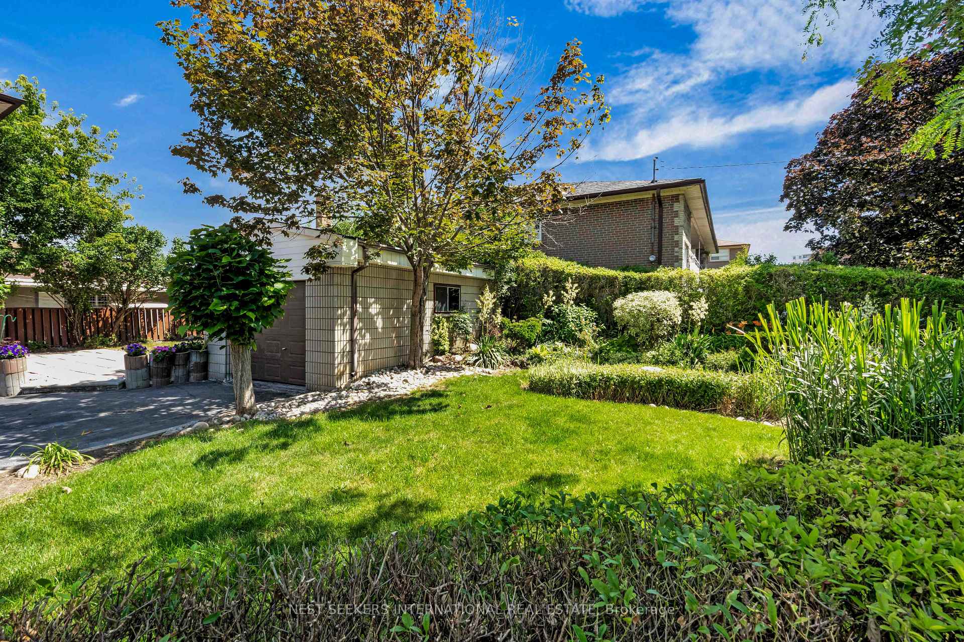 Photo 35 of 65 Orchardcroft Crescent, North York, York University Heights — HOMEH