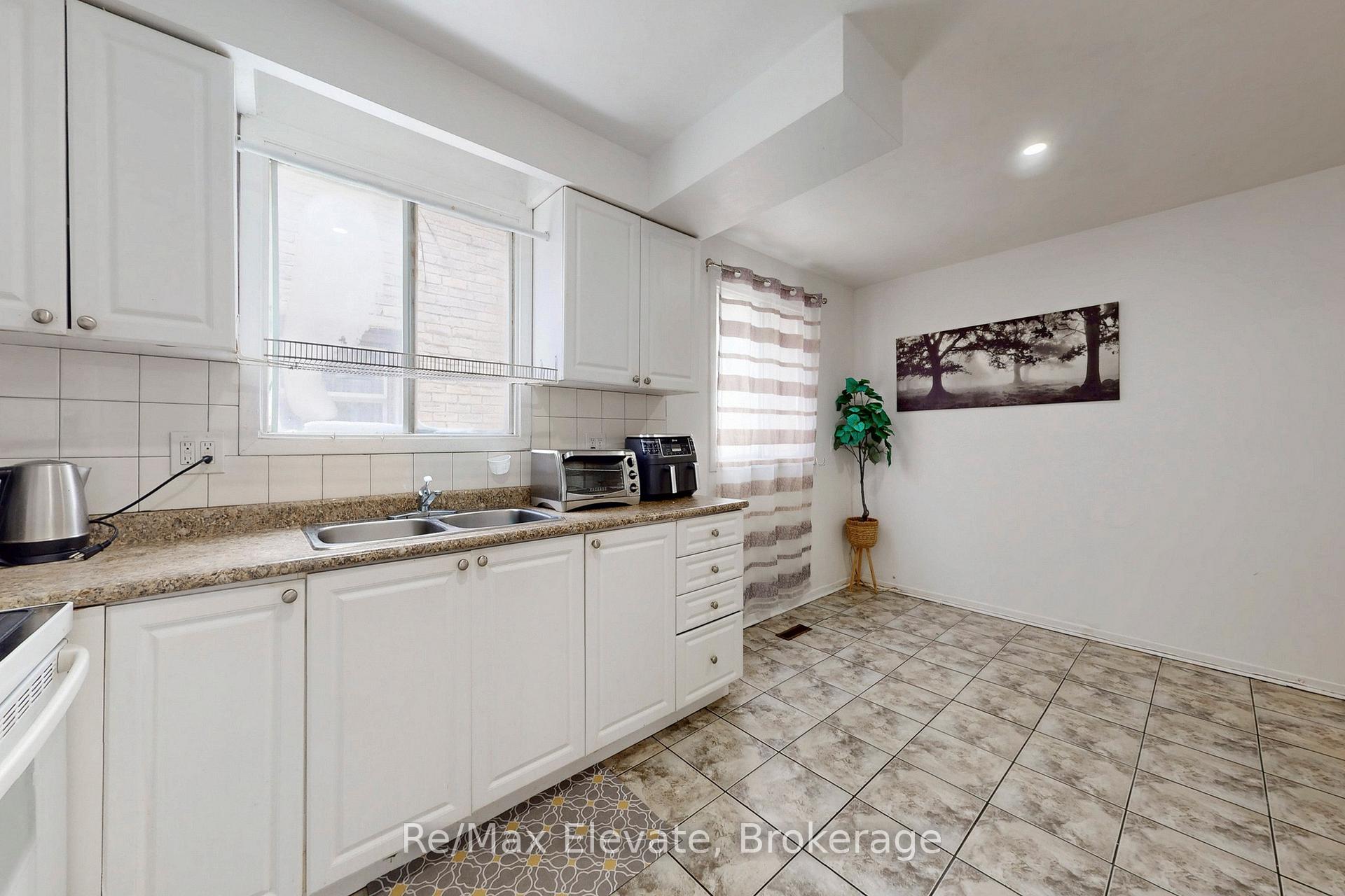 Photo 10 of 107 Braymore Boulevard, Scarborough, Rouge — HOMEH