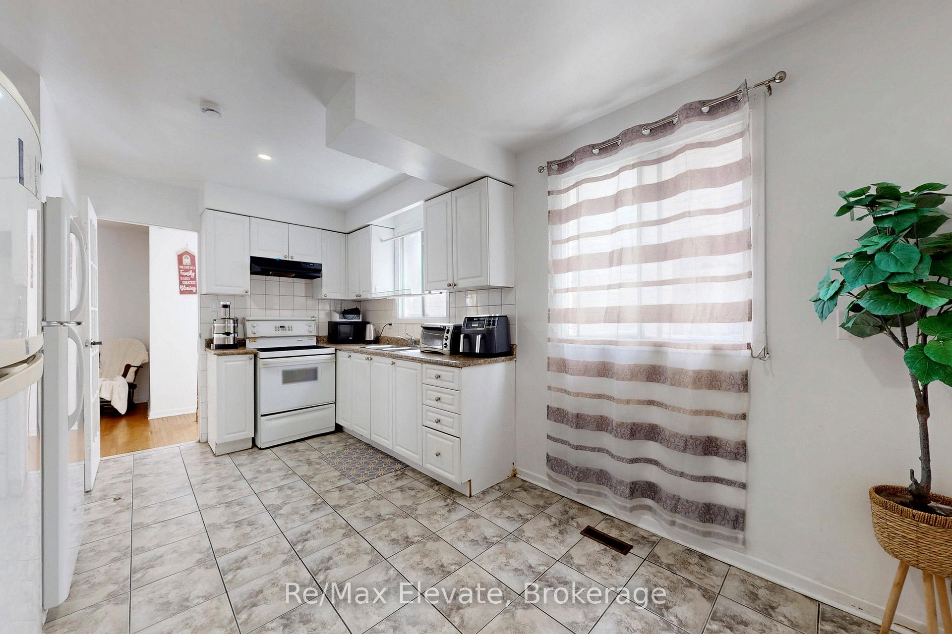 Photo 13 of 107 Braymore Boulevard, Scarborough, Rouge — HOMEH