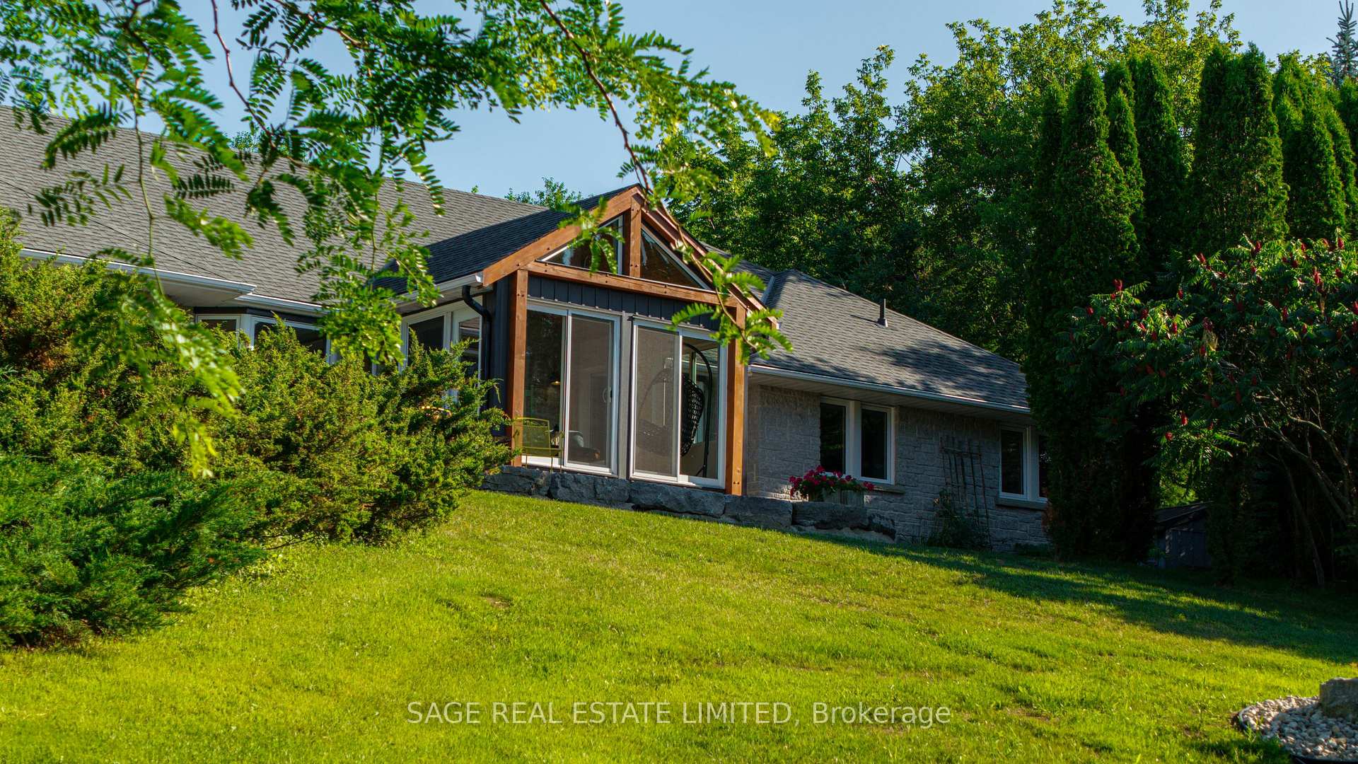 Photo 3 of 7632 County 9 Road, Clearview, Creemore — HOMEH