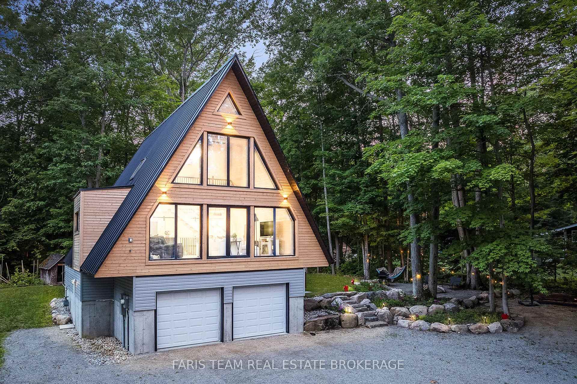 Photo of 1490 Champlain Road
