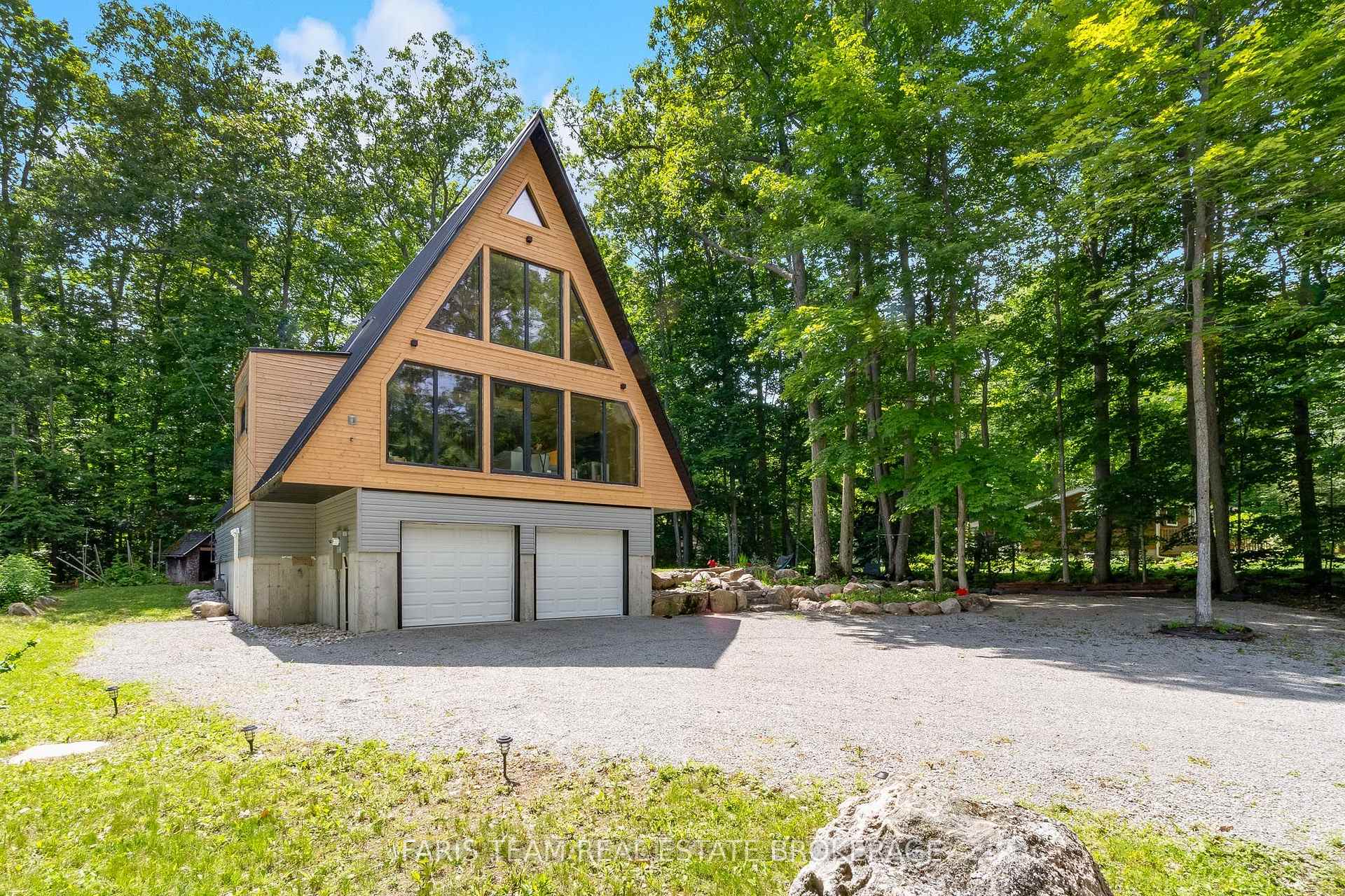 Photo 2 of 1490 Champlain Road, Tiny, Rural Tiny — HOMEH