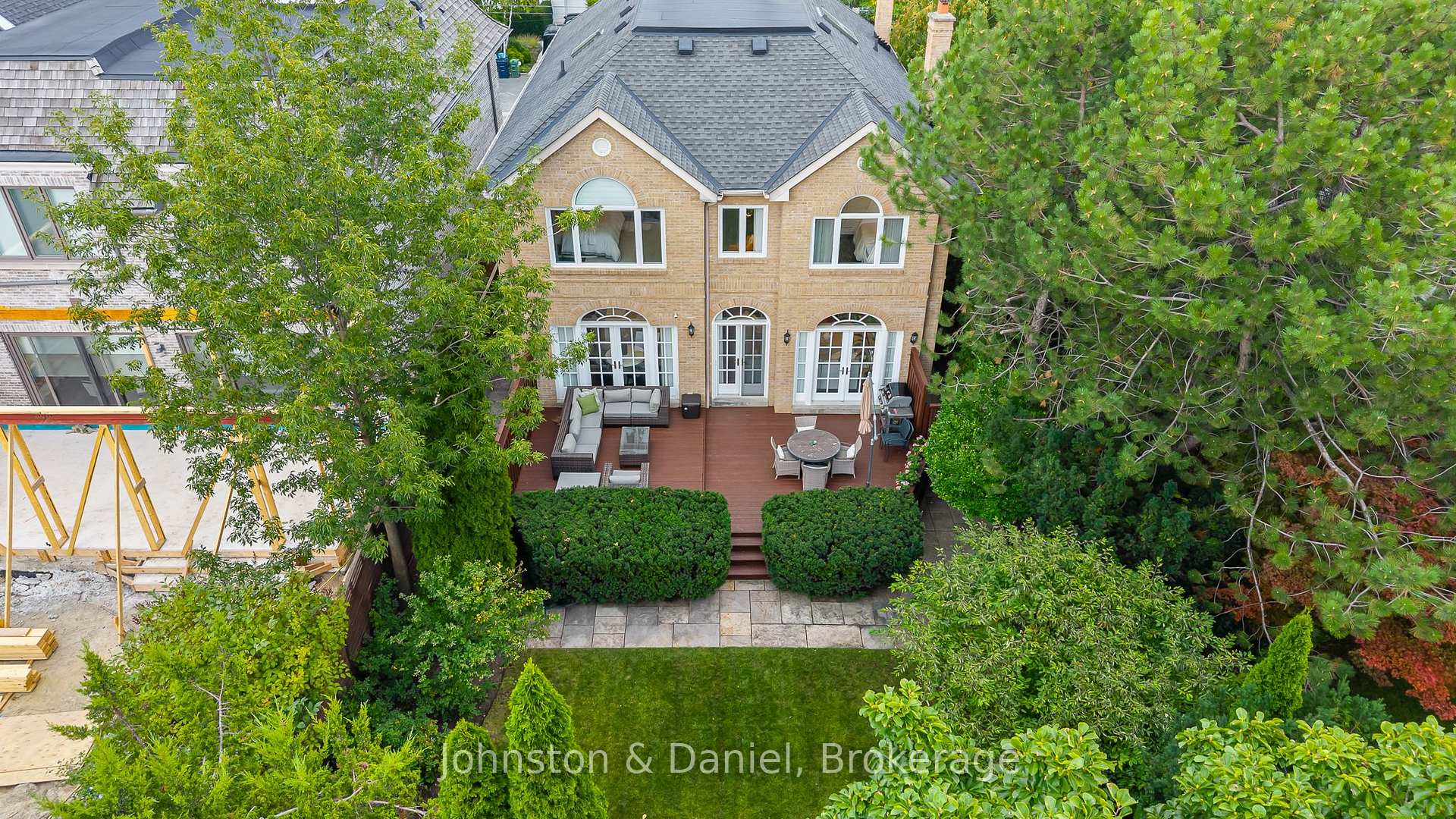 Photo 3 of 42 Douglas Crescent, Toronto, Leaside — HOMEH
