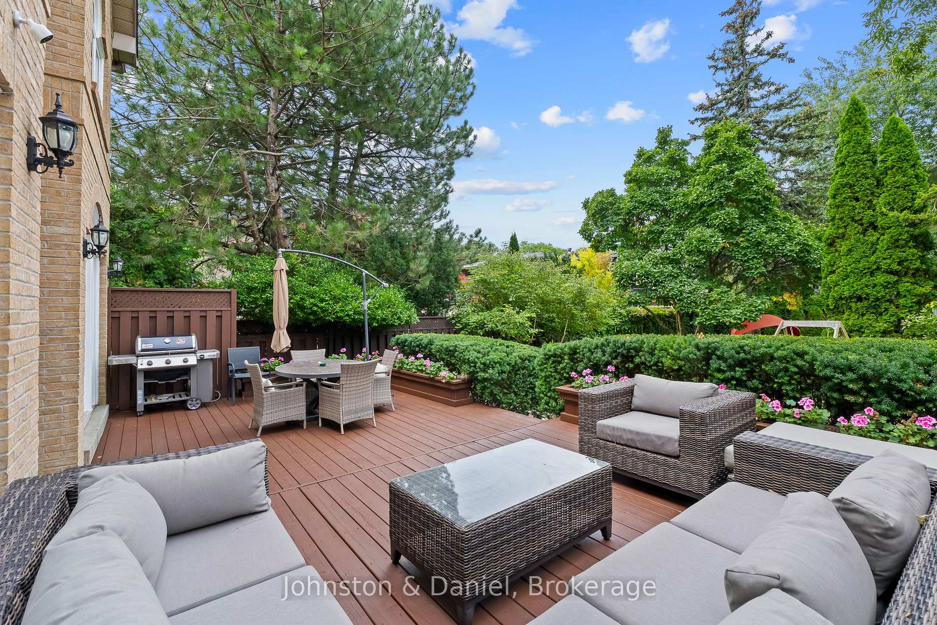 Photo 4 of 42 Douglas Crescent, Toronto, Leaside — HOMEH