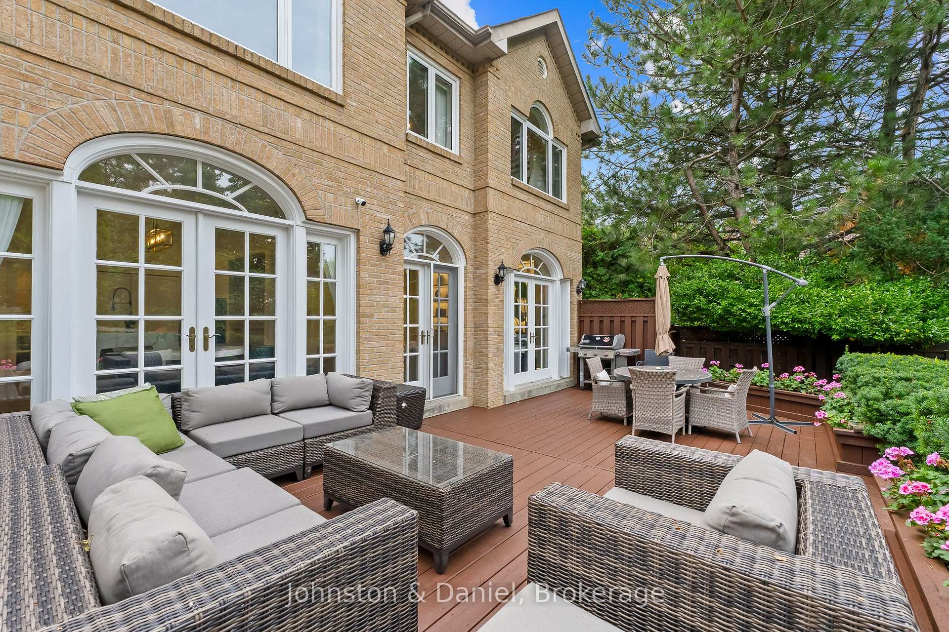 Photo 5 of 42 Douglas Crescent, Toronto, Leaside — HOMEH