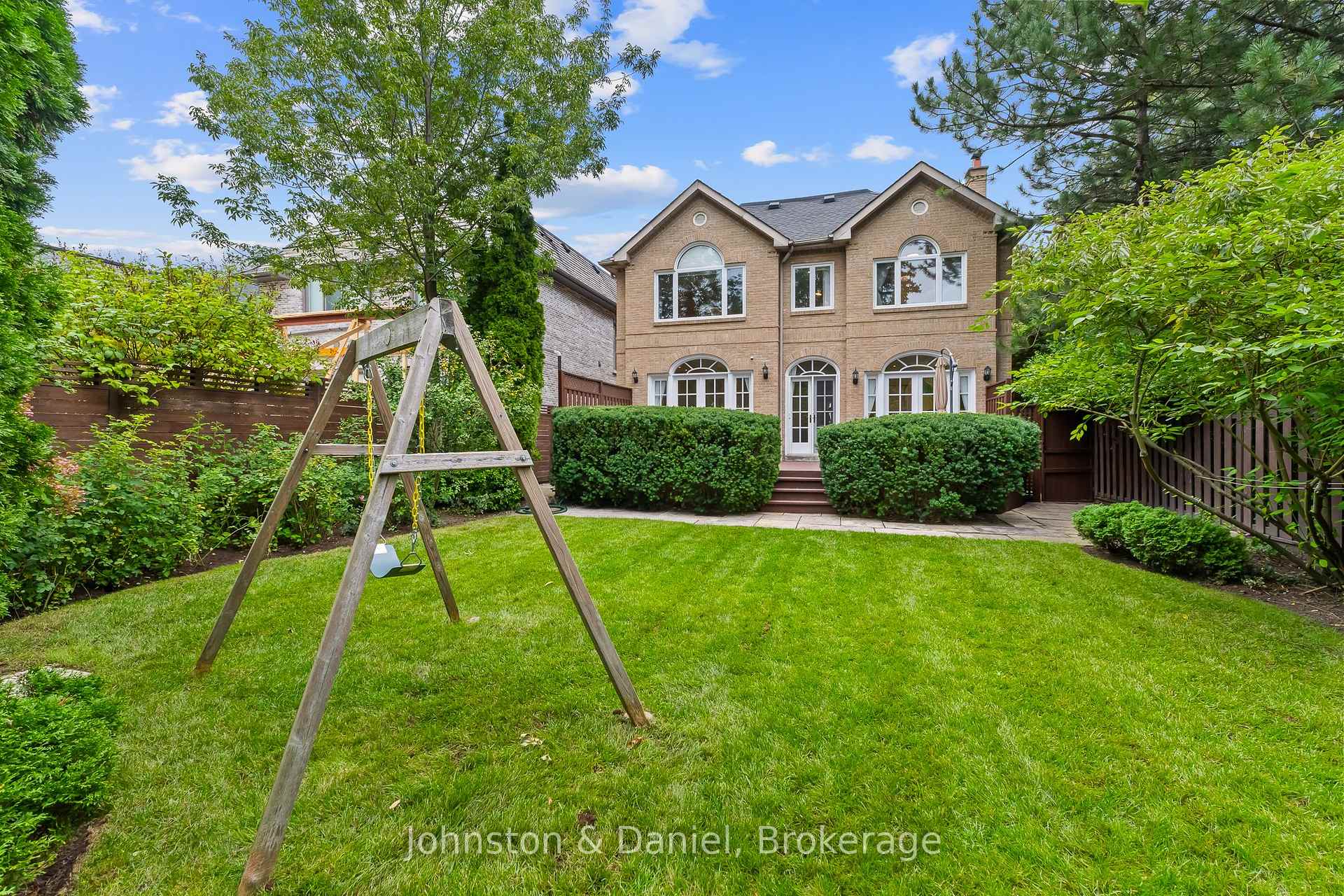 Photo 7 of 42 Douglas Crescent, Toronto, Leaside — HOMEH