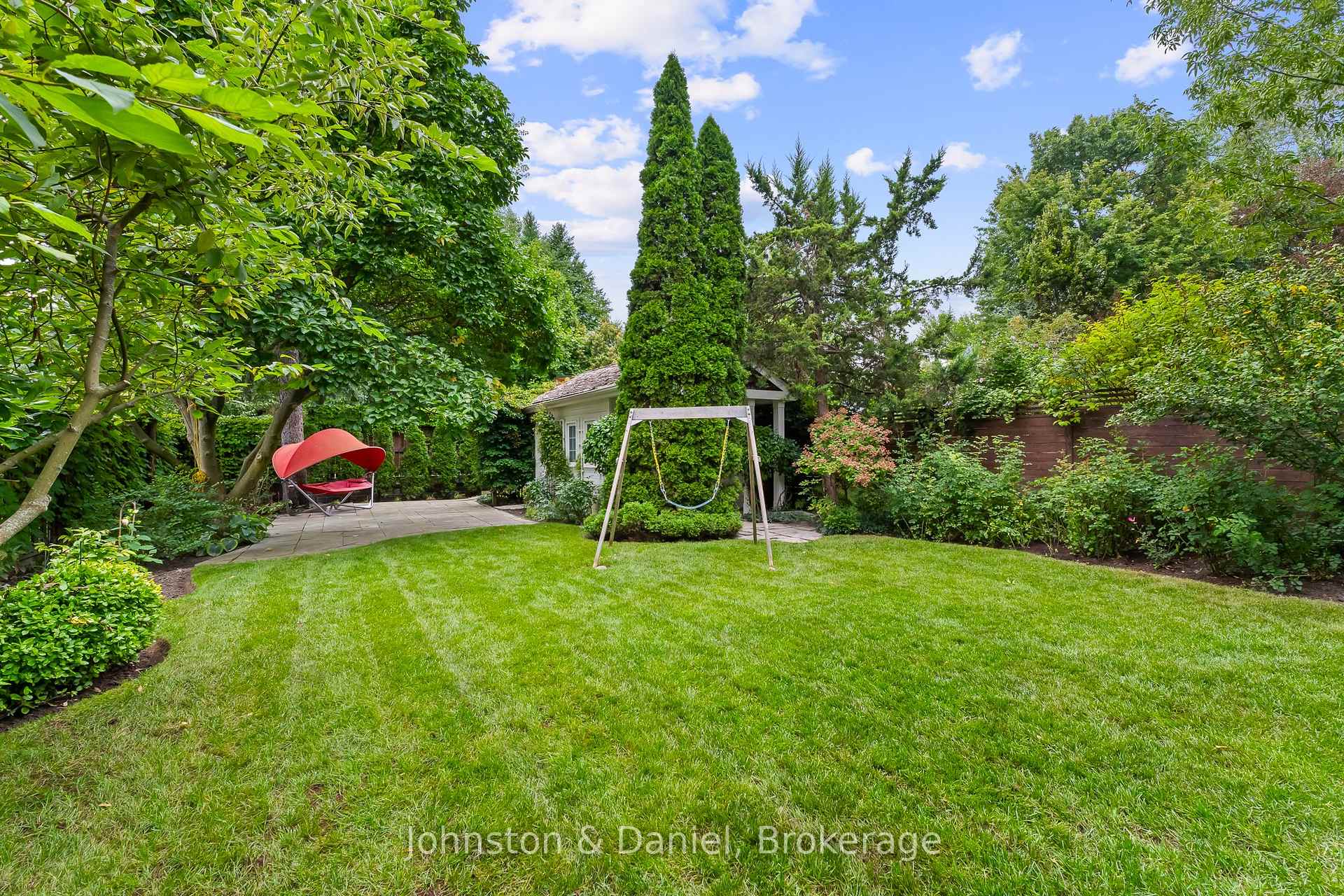 Photo 8 of 42 Douglas Crescent, Toronto, Leaside — HOMEH
