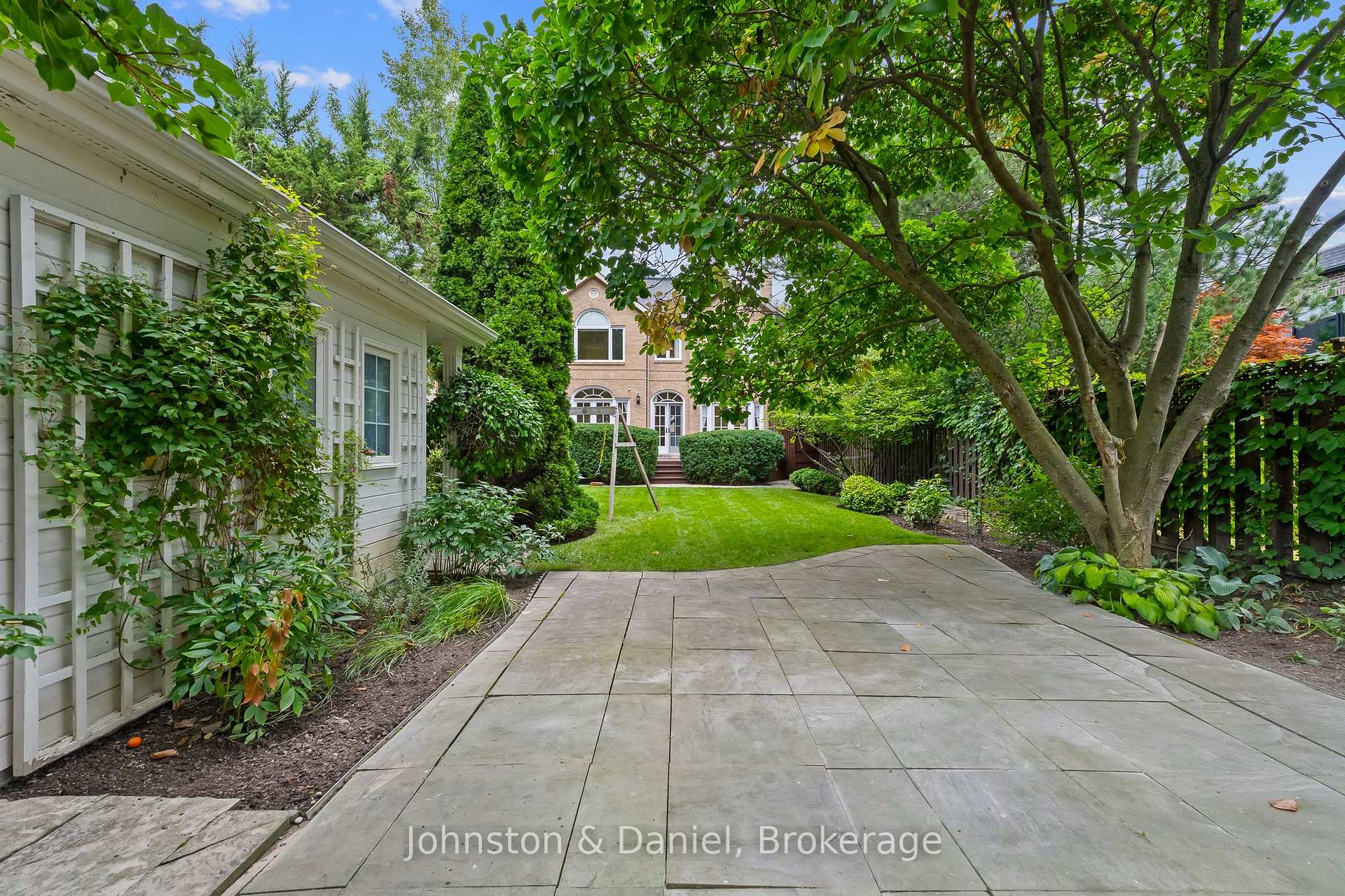 Photo 10 of 42 Douglas Crescent, Toronto, Leaside — HOMEH