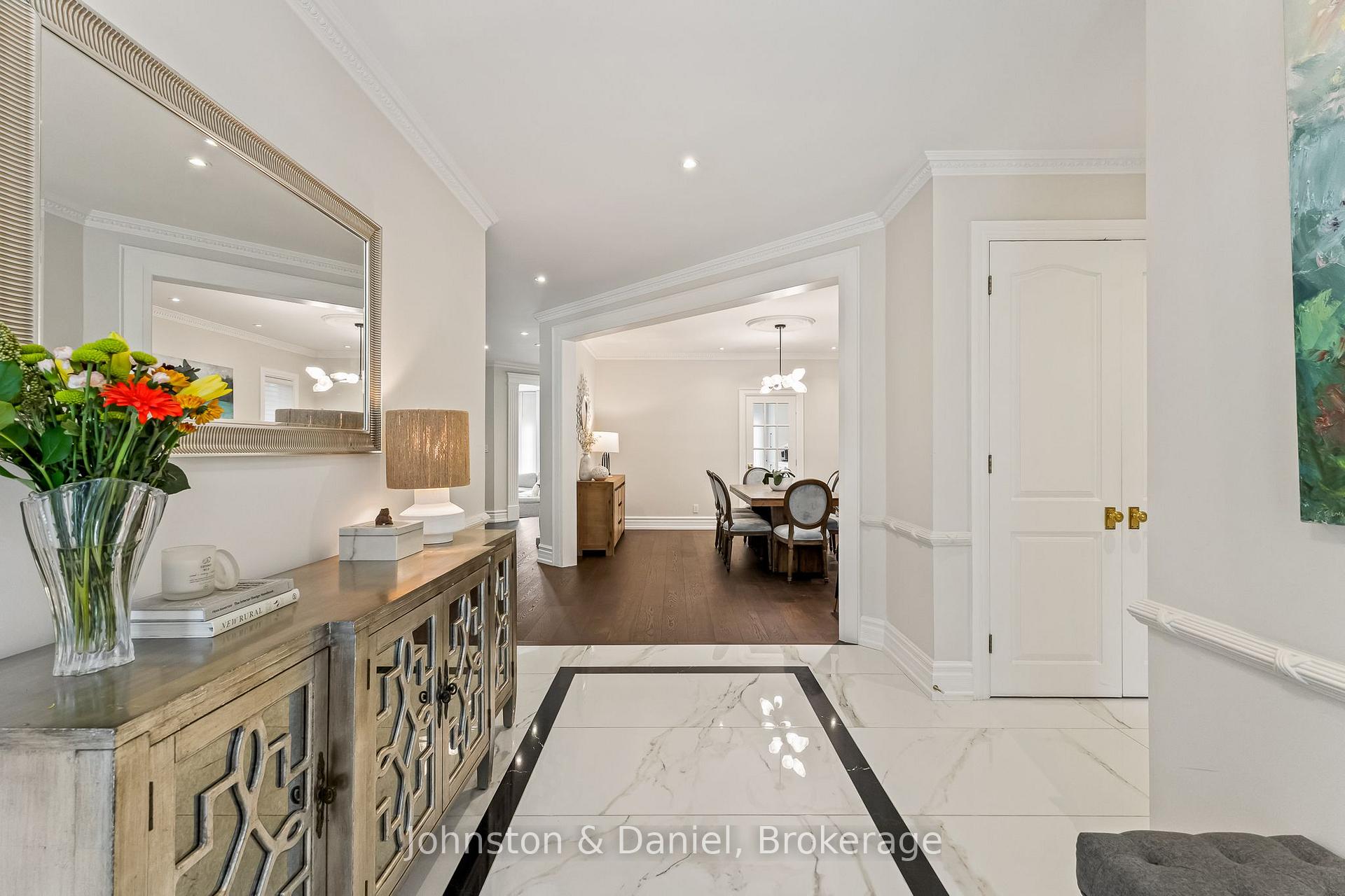 Photo 11 of 42 Douglas Crescent, Toronto, Leaside — HOMEH