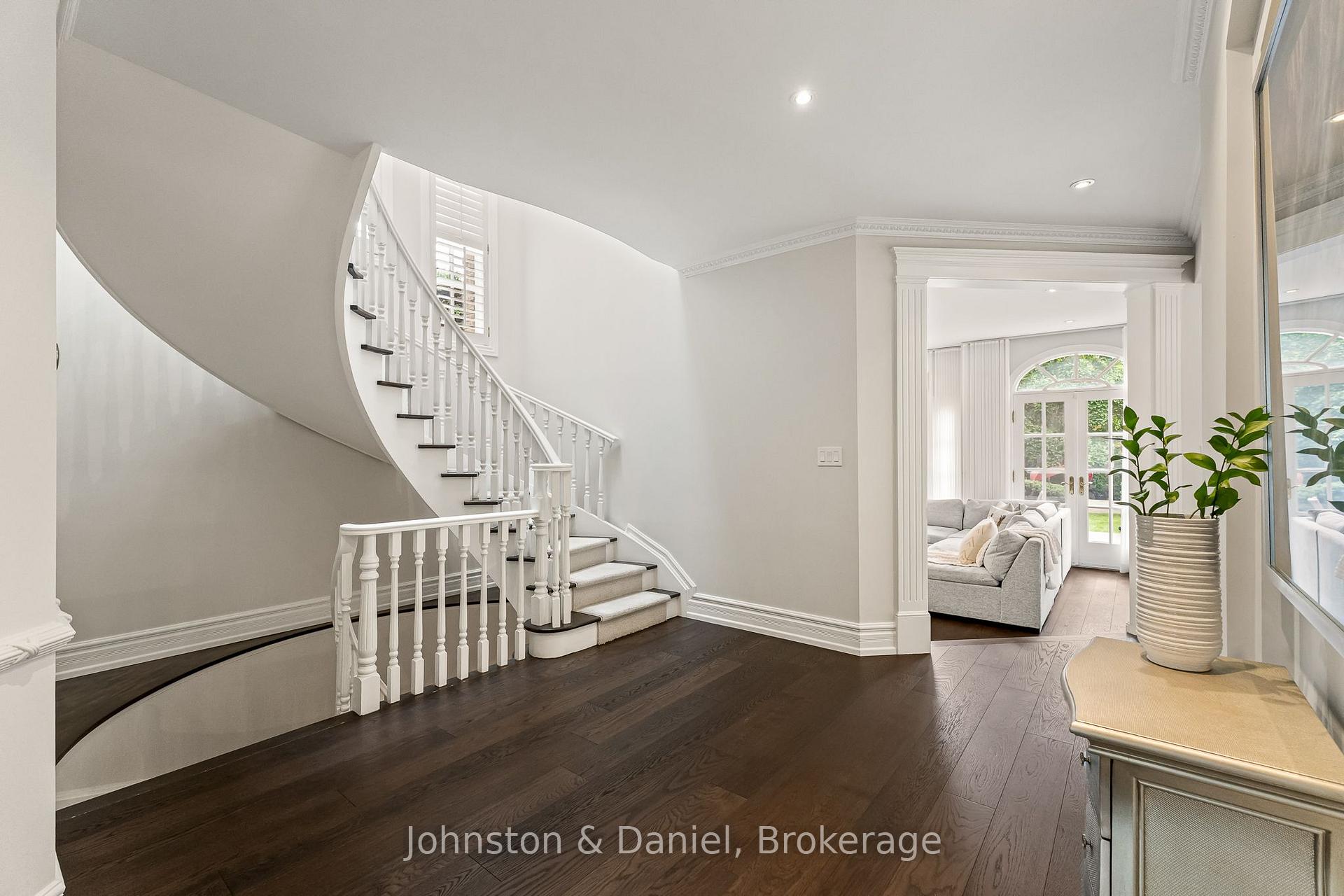 Photo 13 of 42 Douglas Crescent, Toronto, Leaside — HOMEH