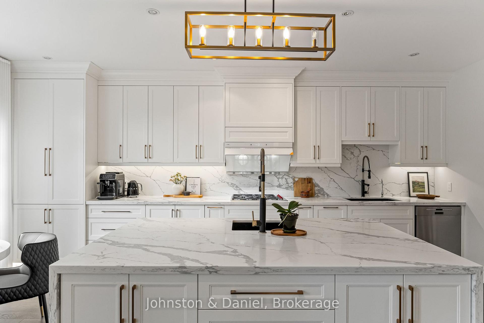 Photo 18 of 42 Douglas Crescent, Toronto, Leaside — HOMEH