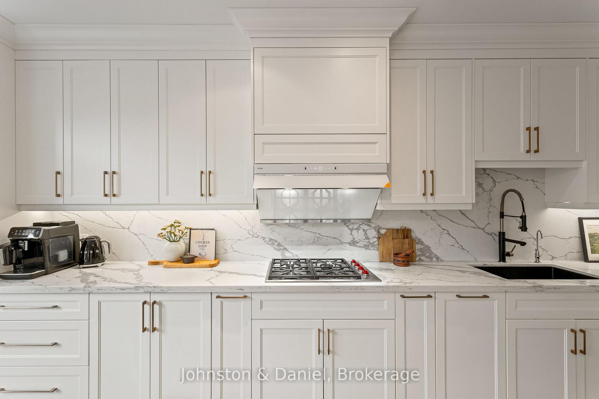 Photo 19 of 42 Douglas Crescent, Toronto, Leaside — HOMEH