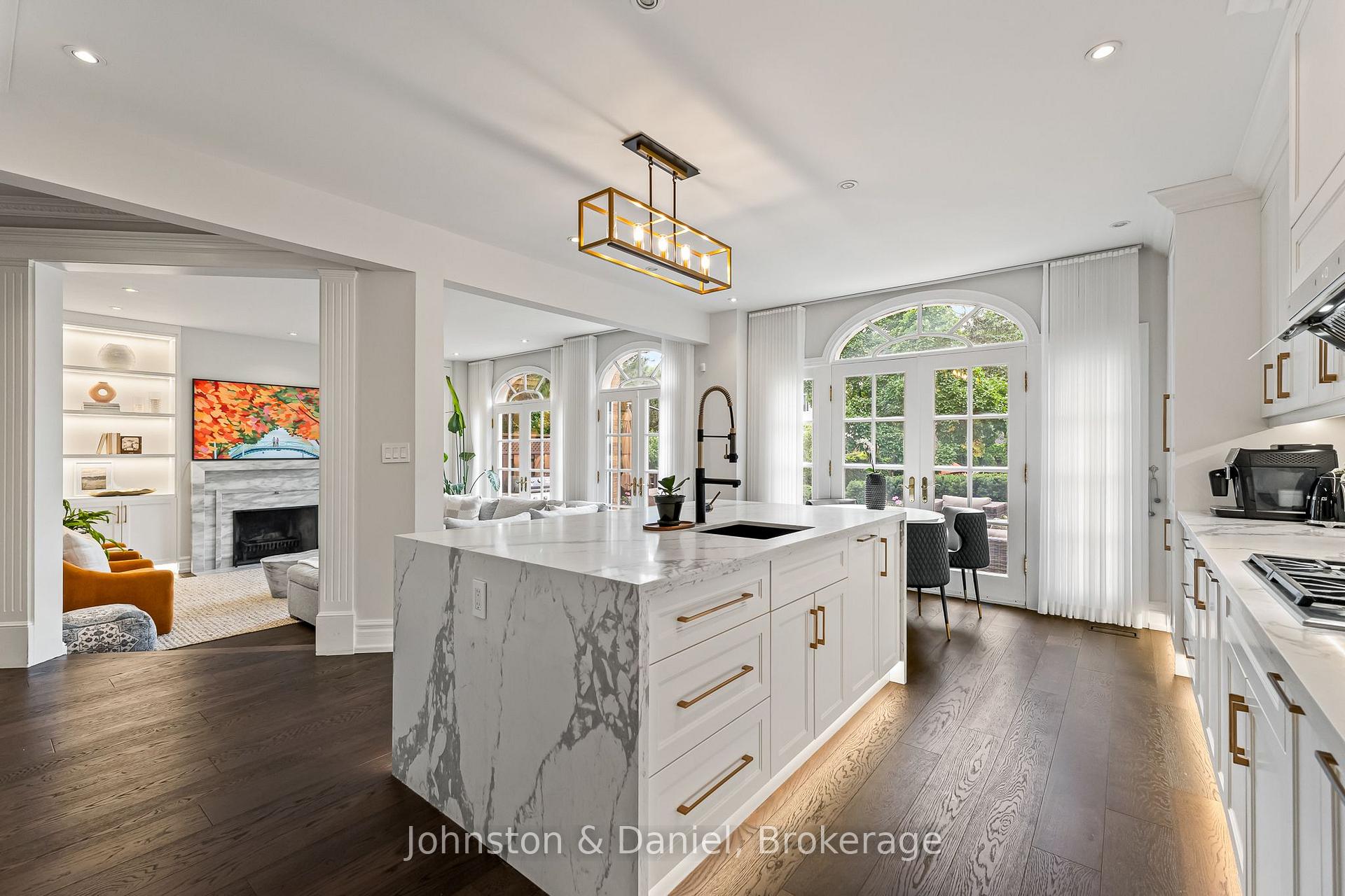 Photo 20 of 42 Douglas Crescent, Toronto, Leaside — HOMEH