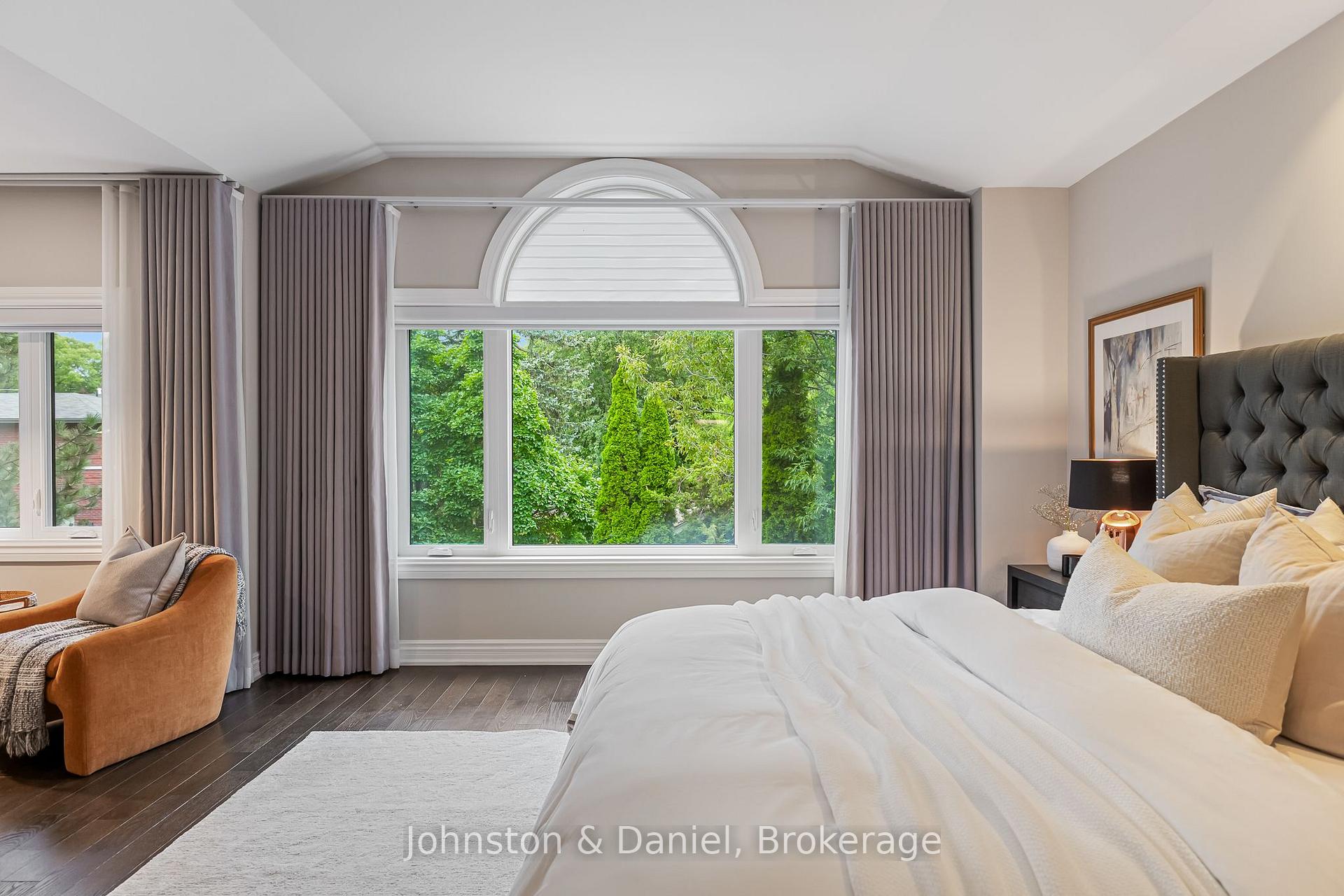 Photo 29 of 42 Douglas Crescent, Toronto, Leaside — HOMEH