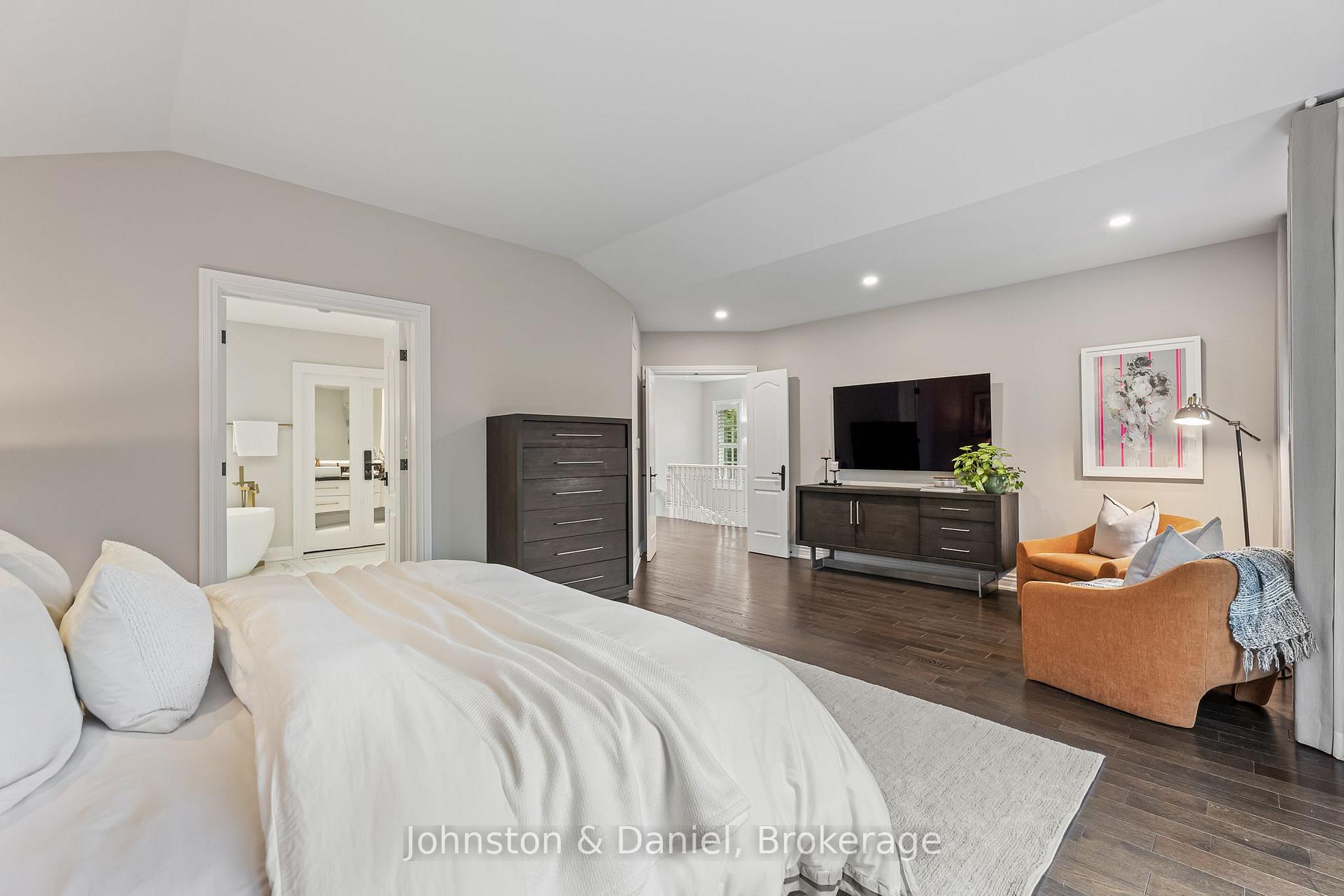 Photo 31 of 42 Douglas Crescent, Toronto, Leaside — HOMEH