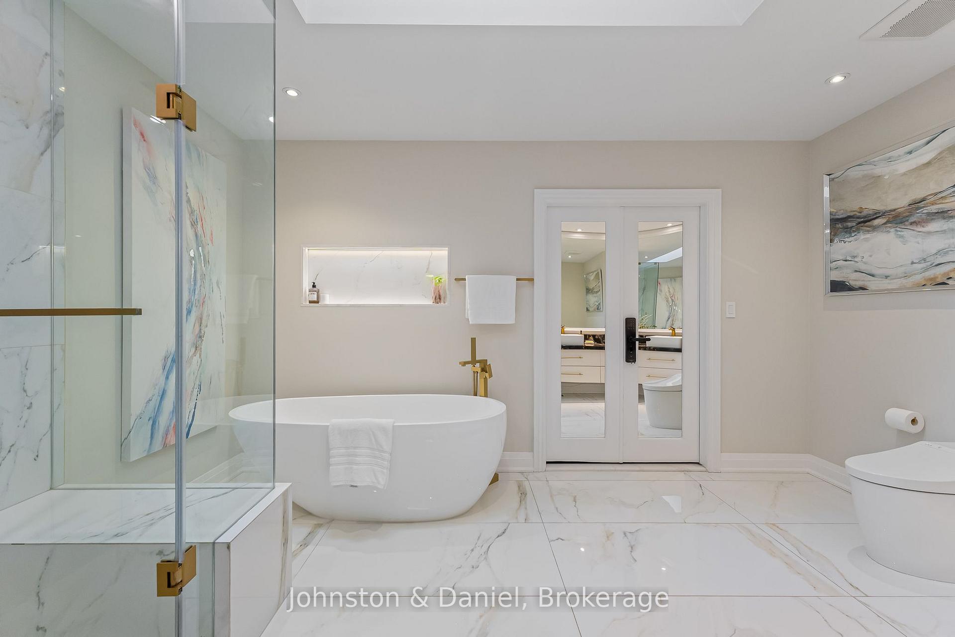 Photo 32 of 42 Douglas Crescent, Toronto, Leaside — HOMEH