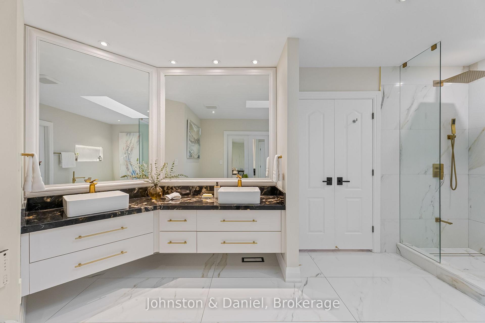 Photo 33 of 42 Douglas Crescent, Toronto, Leaside — HOMEH