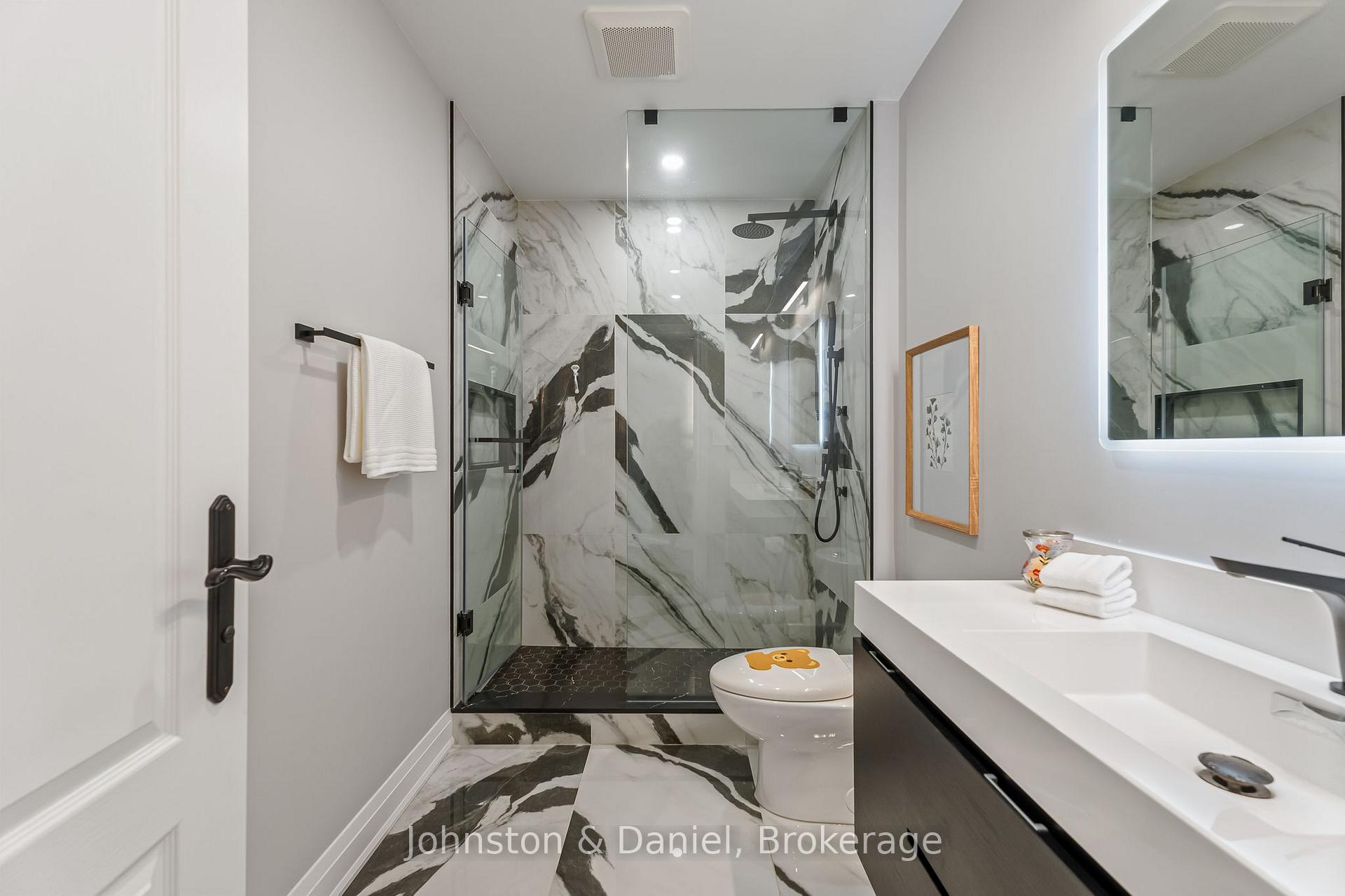 Photo 36 of 42 Douglas Crescent, Toronto, Leaside — HOMEH