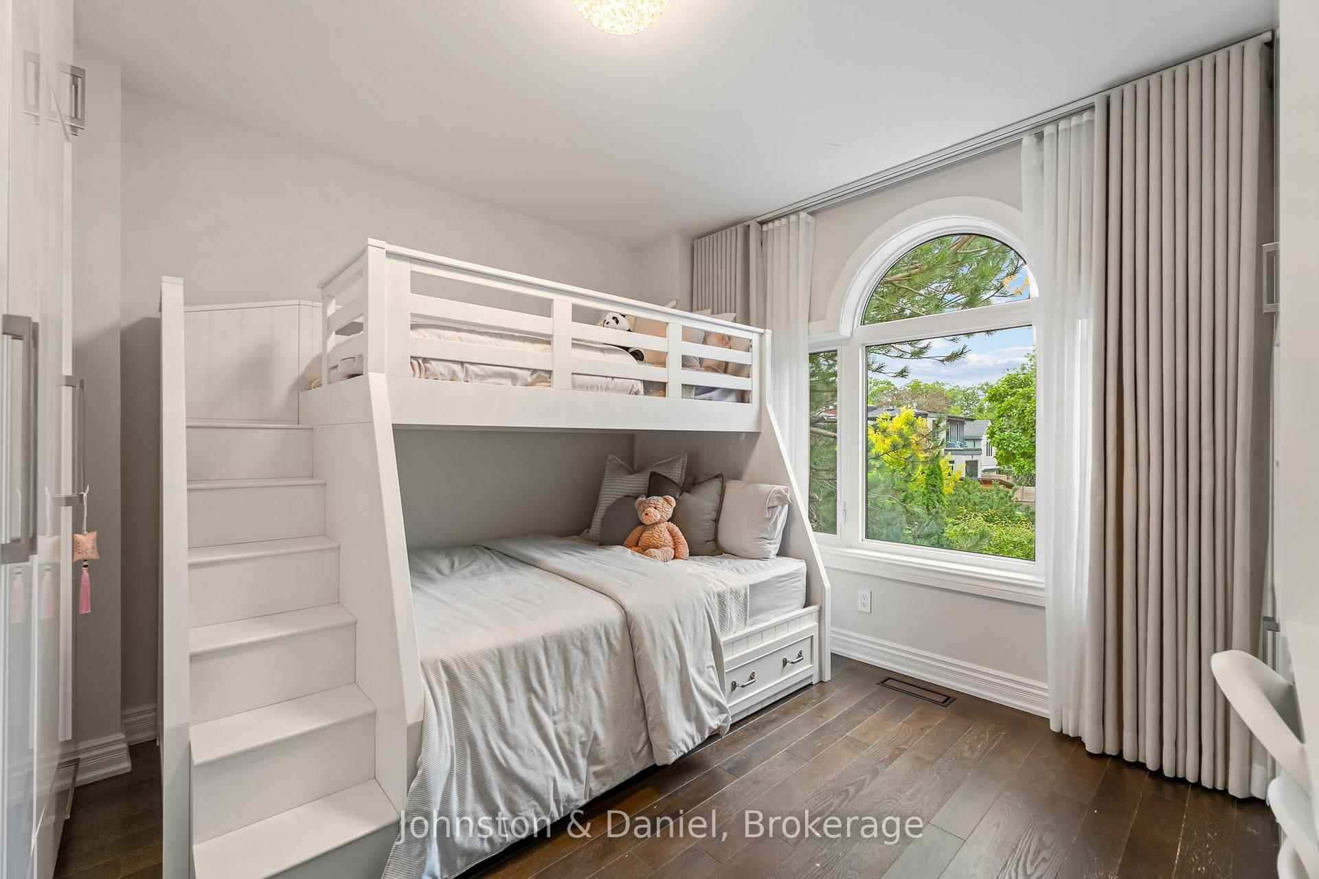 Photo 37 of 42 Douglas Crescent, Toronto, Leaside — HOMEH