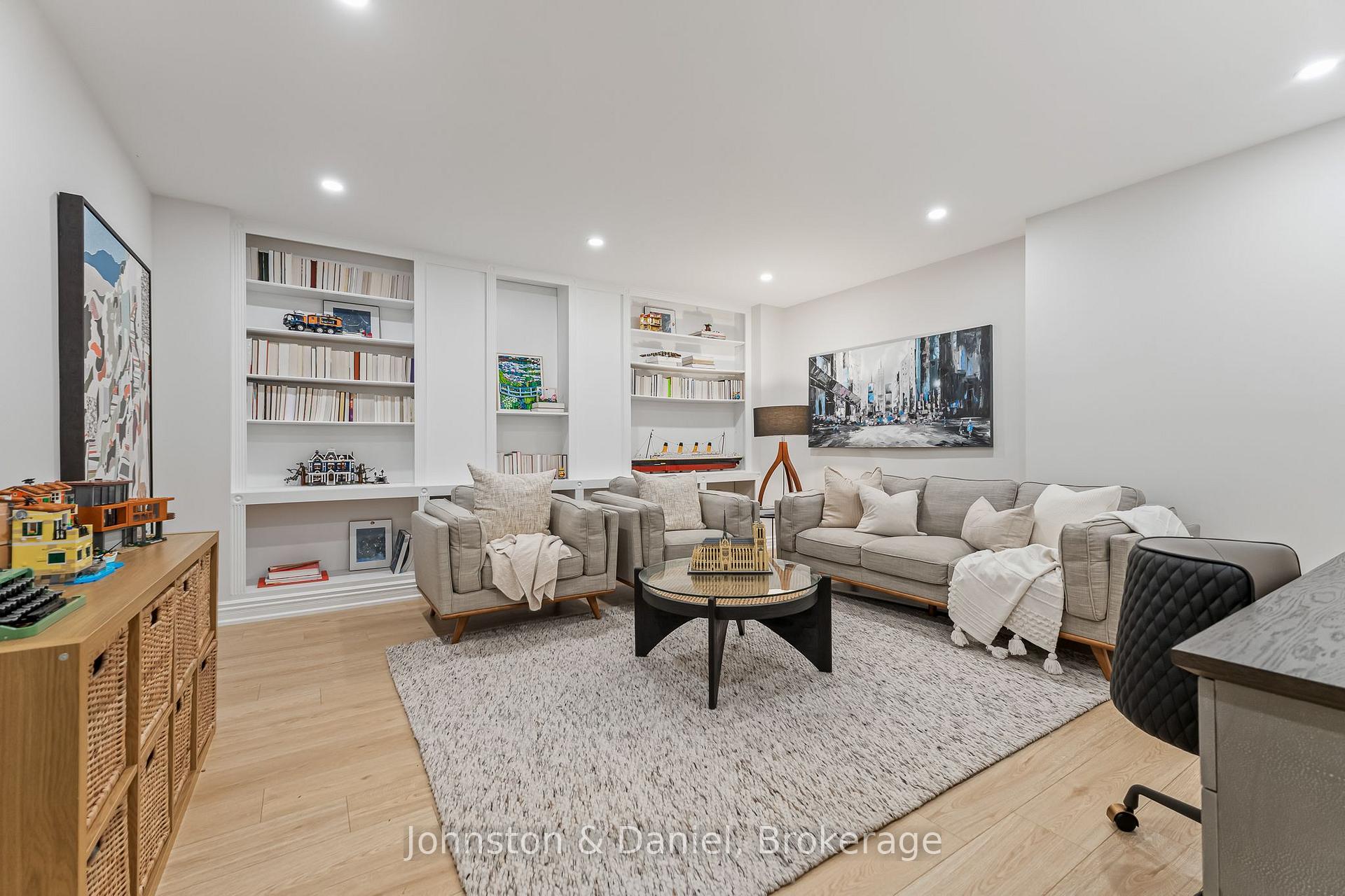 Photo 43 of 42 Douglas Crescent, Toronto, Leaside — HOMEH