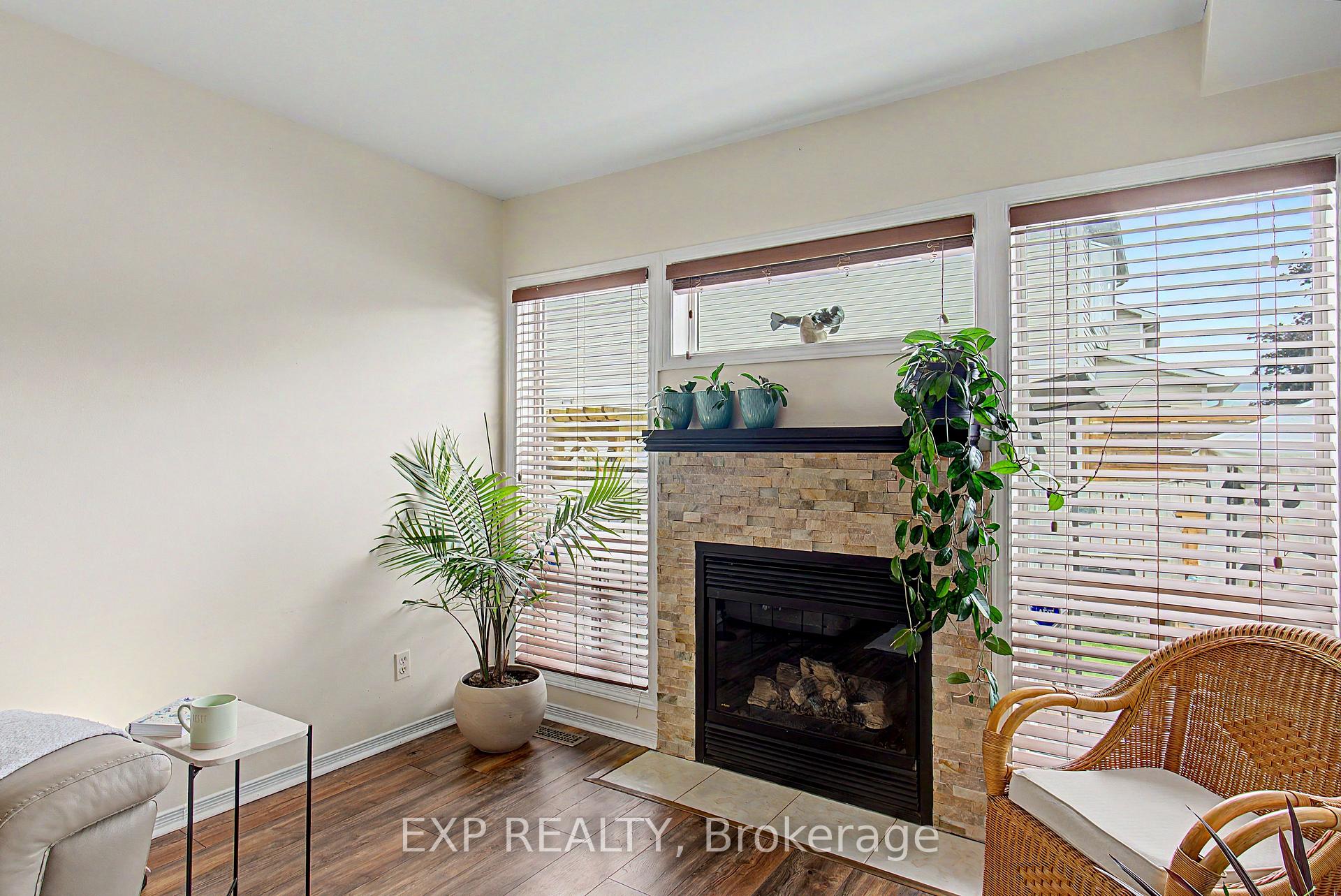 Photo 4 of 1681 Trenholm Lane, Ottawa, Fallingbrook/Pineridge — HOMEH