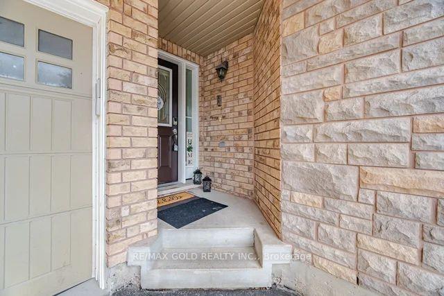 Photo 3 of 64 Biddens Square, Brampton, Brampton East — HOMEH