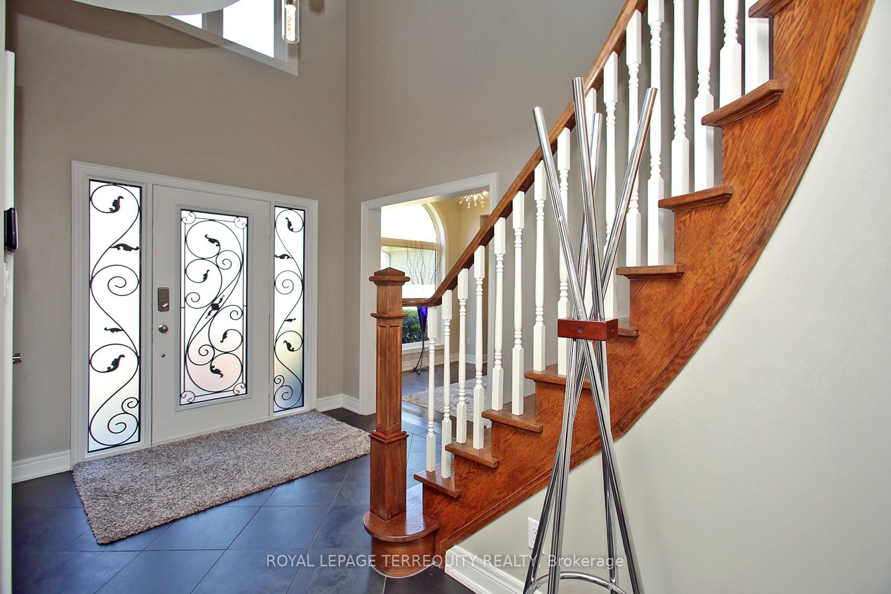 Photo 4 of 3 Riviera Ridge, Hamilton, Stoney Creek — HOMEH