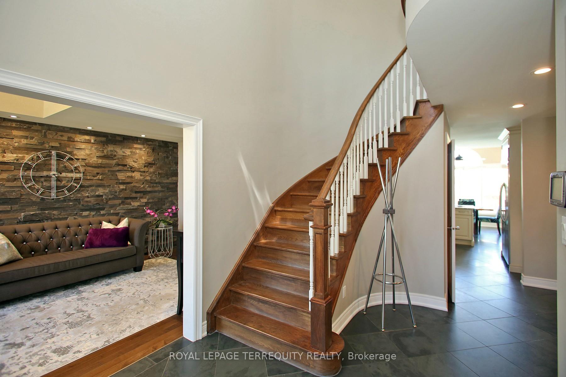 Photo 6 of 3 Riviera Ridge, Hamilton, Stoney Creek — HOMEH