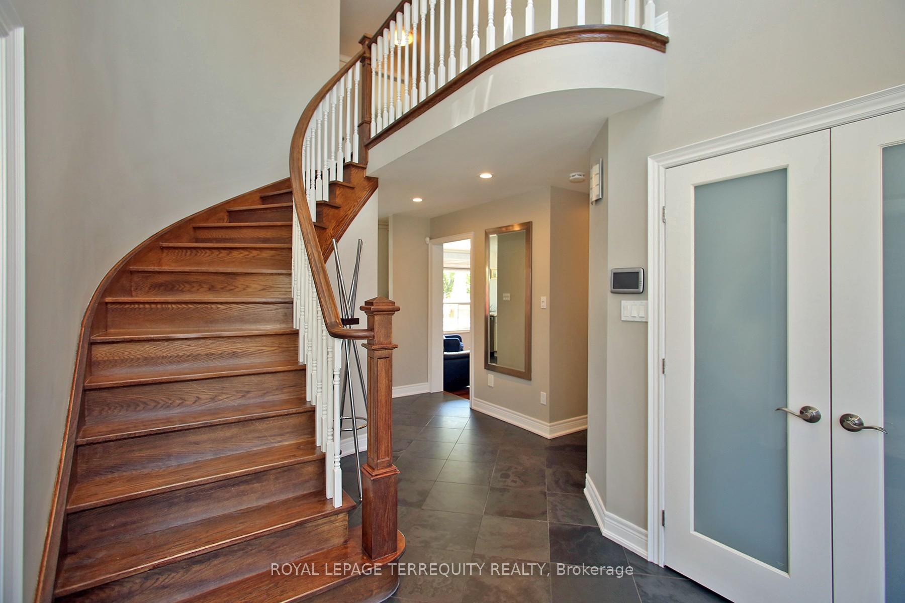 Photo 7 of 3 Riviera Ridge, Hamilton, Stoney Creek — HOMEH