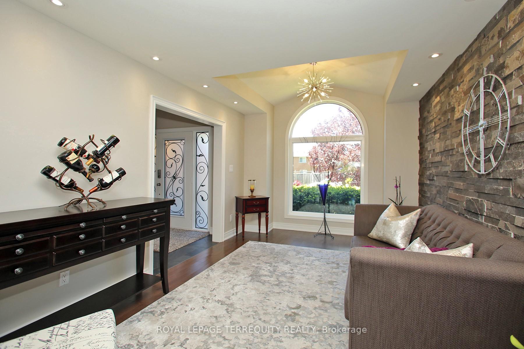 Photo 8 of 3 Riviera Ridge, Hamilton, Stoney Creek — HOMEH