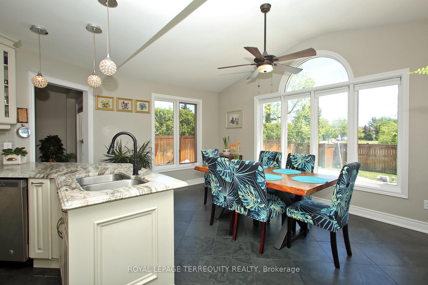 Photo 18 of 3 Riviera Ridge, Hamilton, Stoney Creek — HOMEH