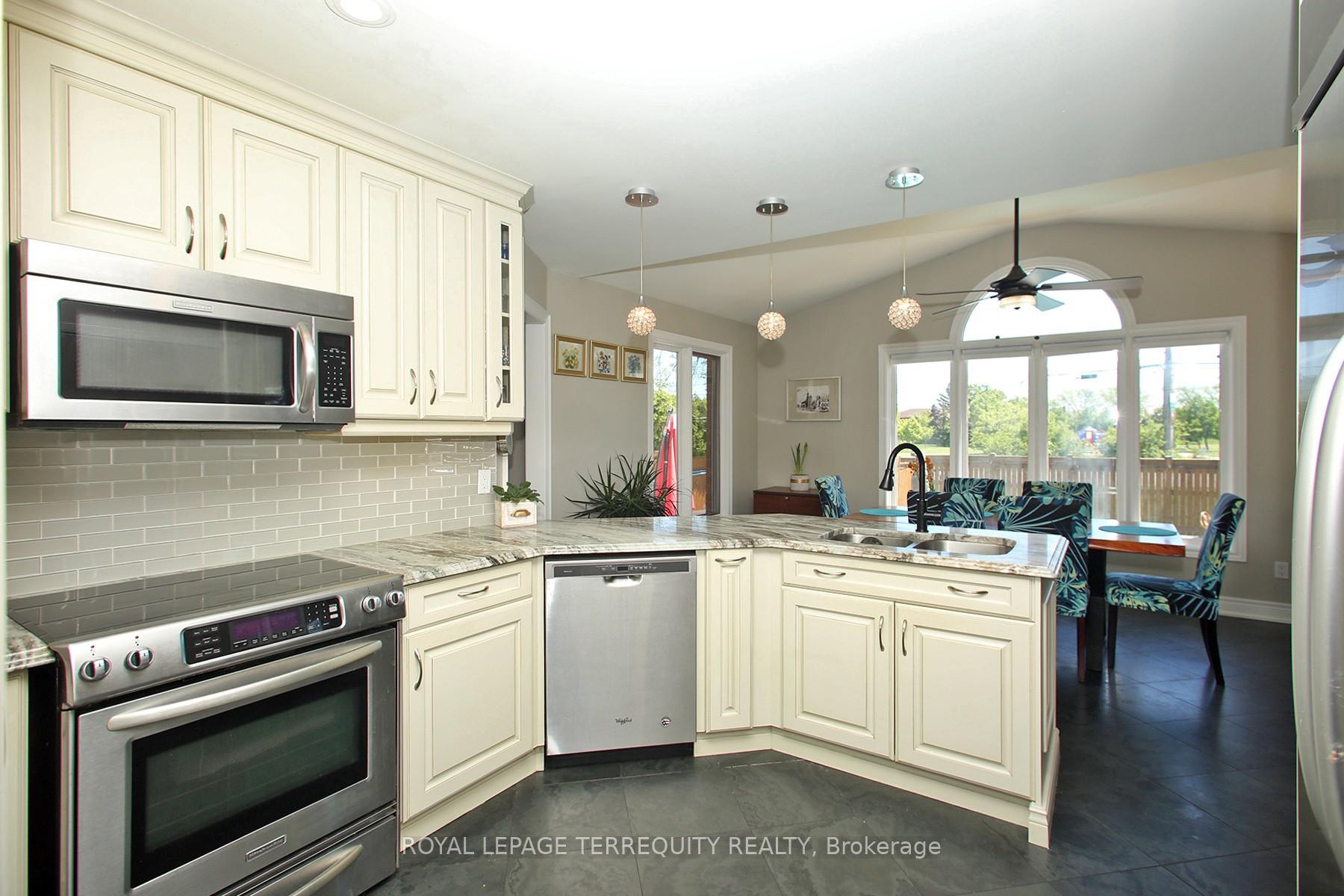 Photo 19 of 3 Riviera Ridge, Hamilton, Stoney Creek — HOMEH