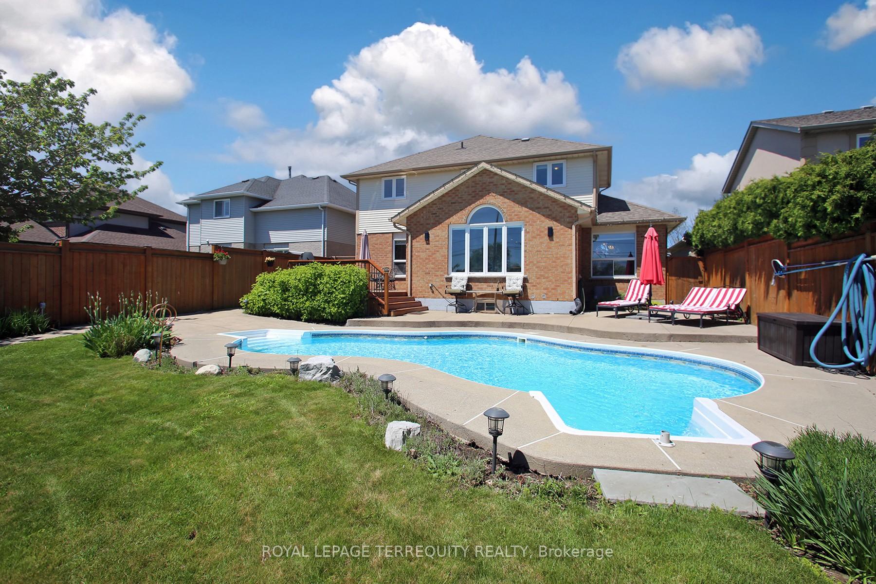 Photo 40 of 3 Riviera Ridge, Hamilton, Stoney Creek — HOMEH