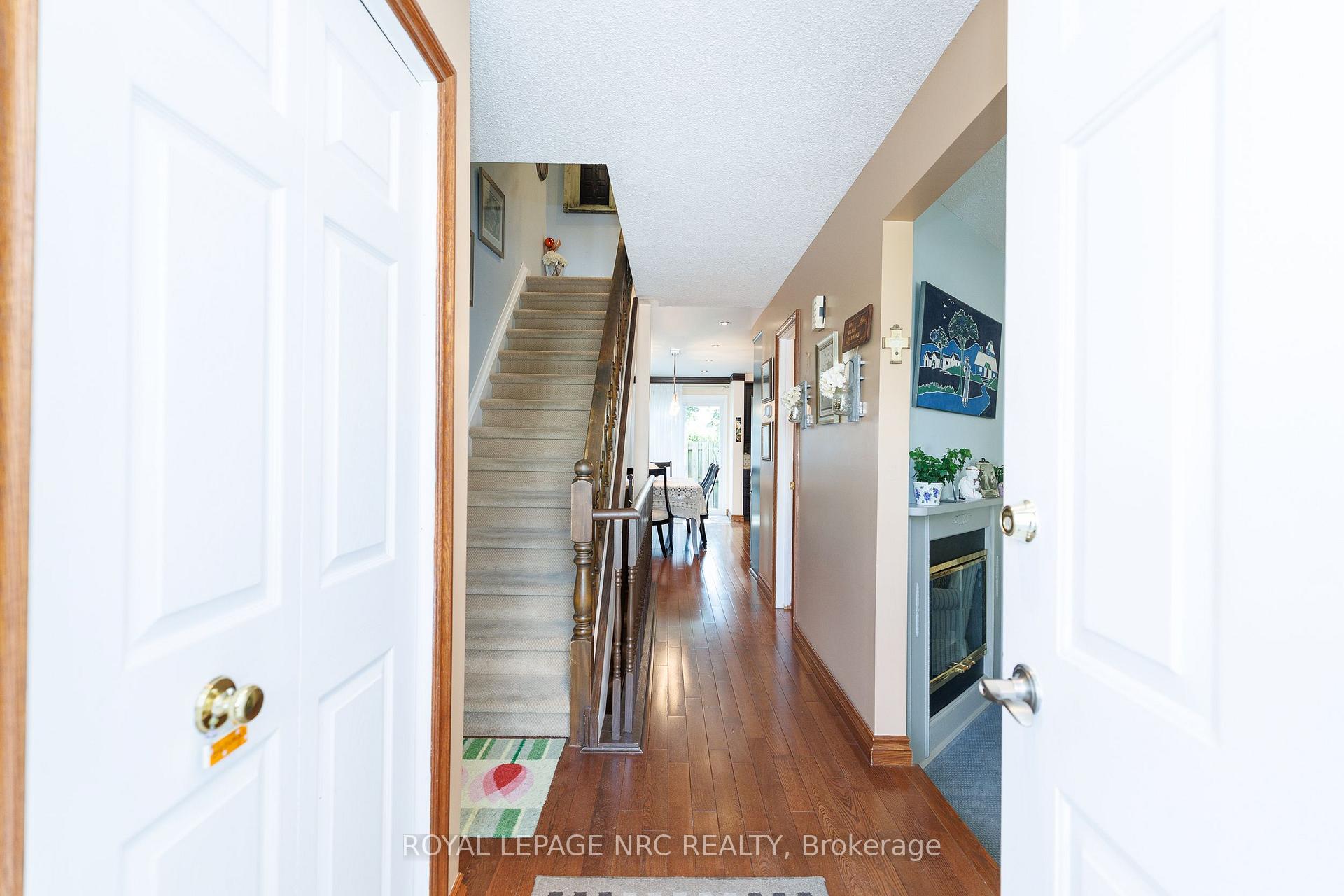 Photo 4 of Unit 15, 6910 Kalar Road, Niagara Falls, West Wood — HOMEH
